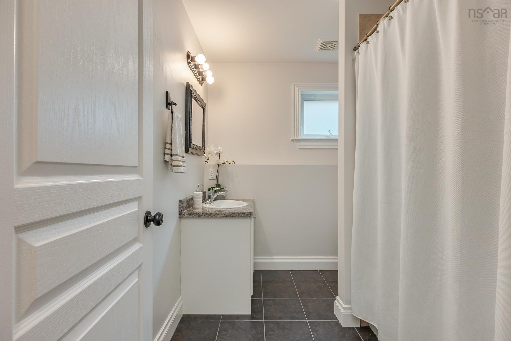 $839,900.00: 20 Haystead Ridge, Bedford