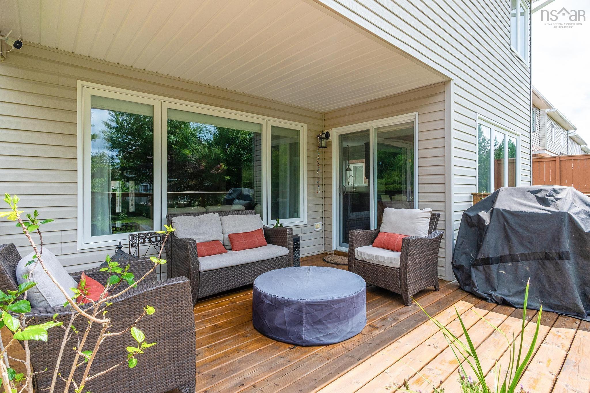 $839,900.00: 20 Haystead Ridge, Bedford