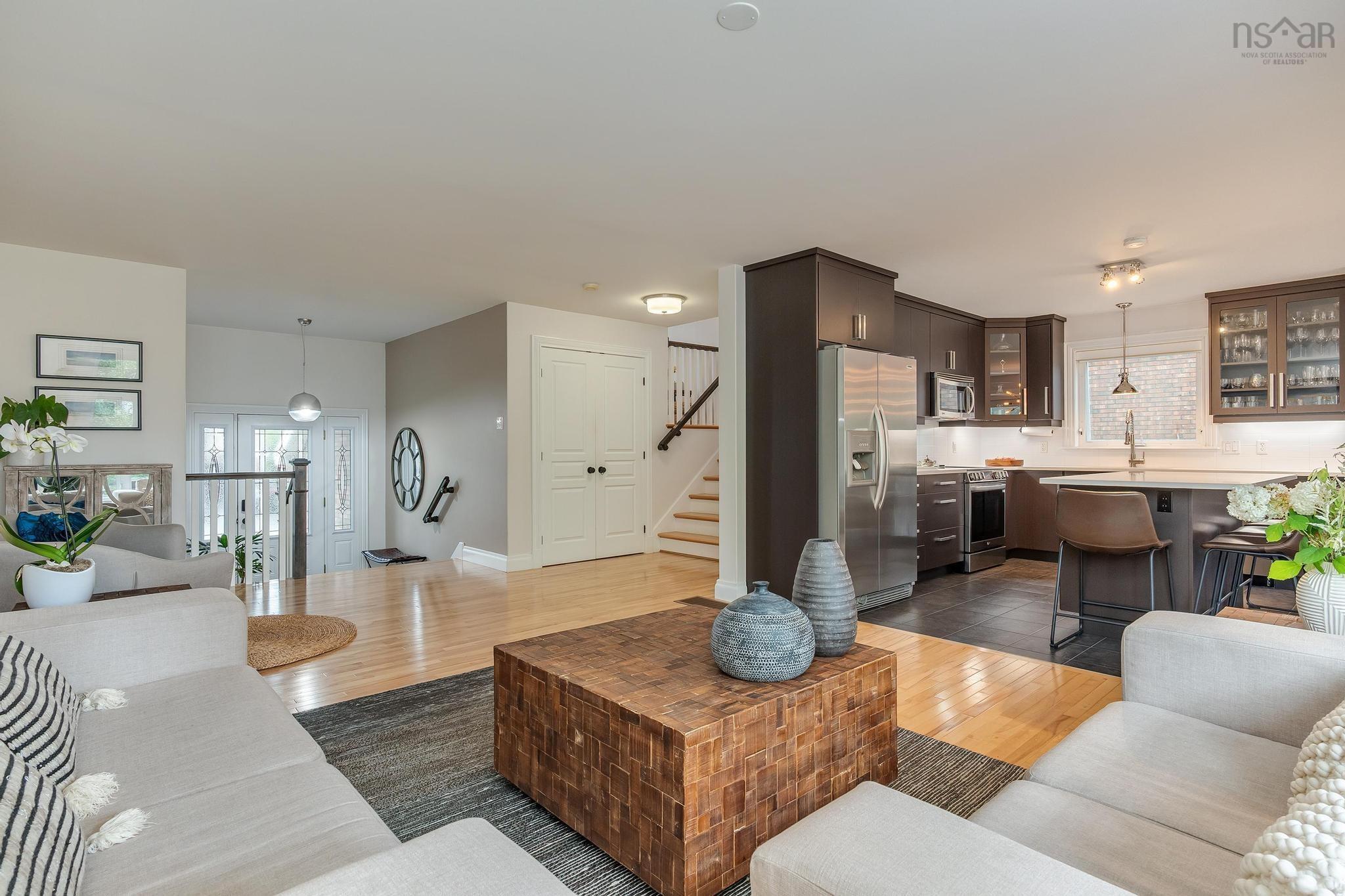 $839,900.00: 20 Haystead Ridge, Bedford