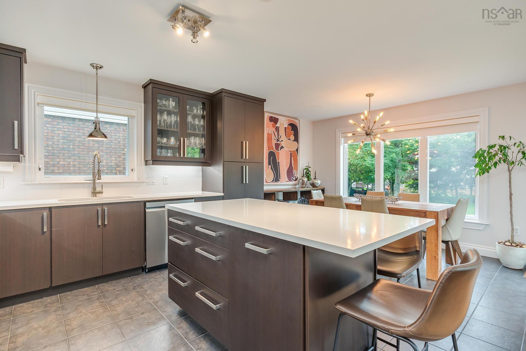 $839,900.00: 20 Haystead Ridge, Bedford