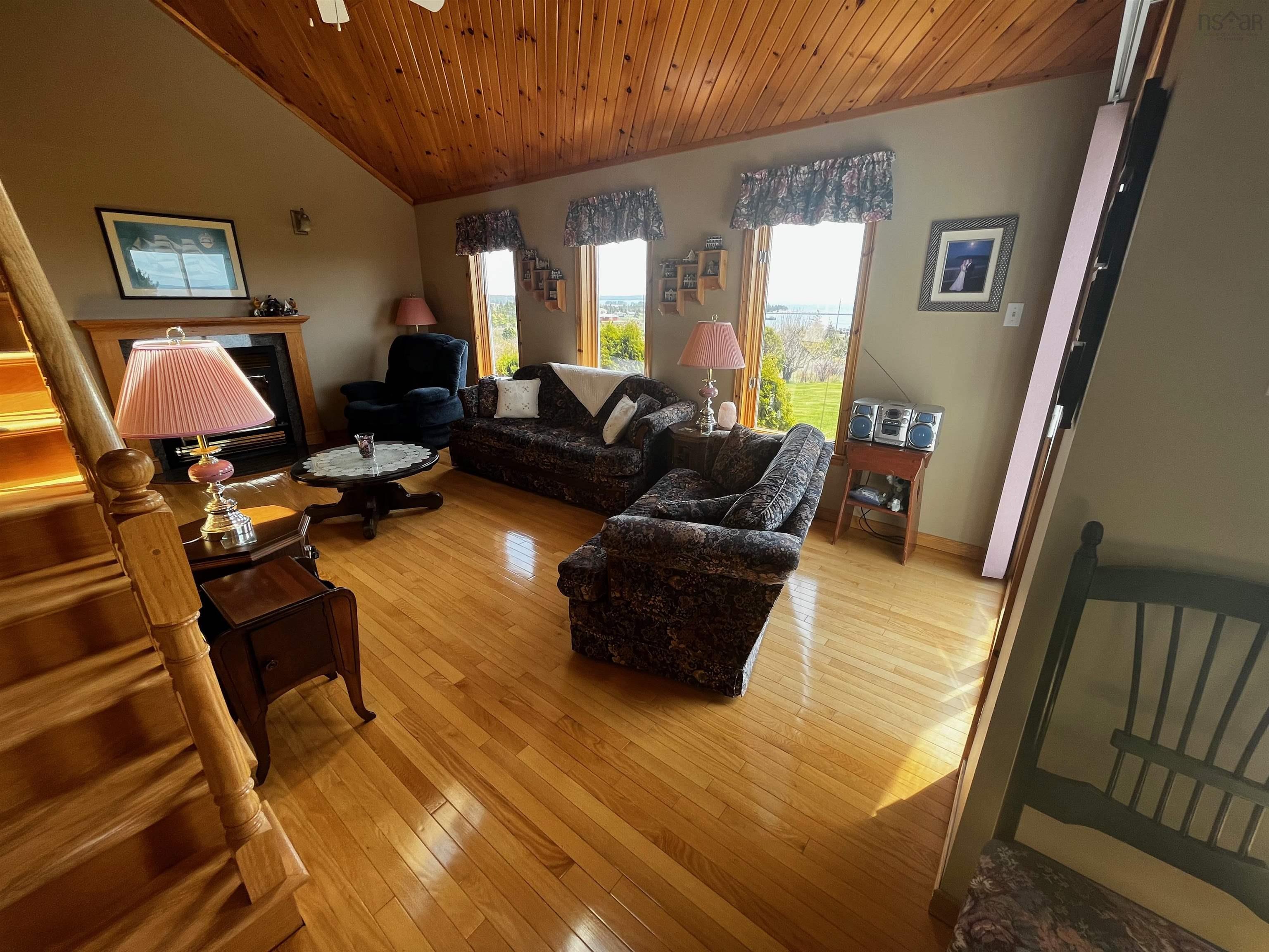 $339,000.00: 25 North Road, Charlos Cove