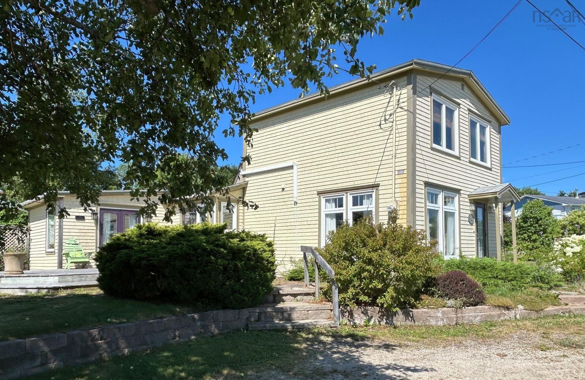 $475,000.00: 142 Gold River Road, Gold River