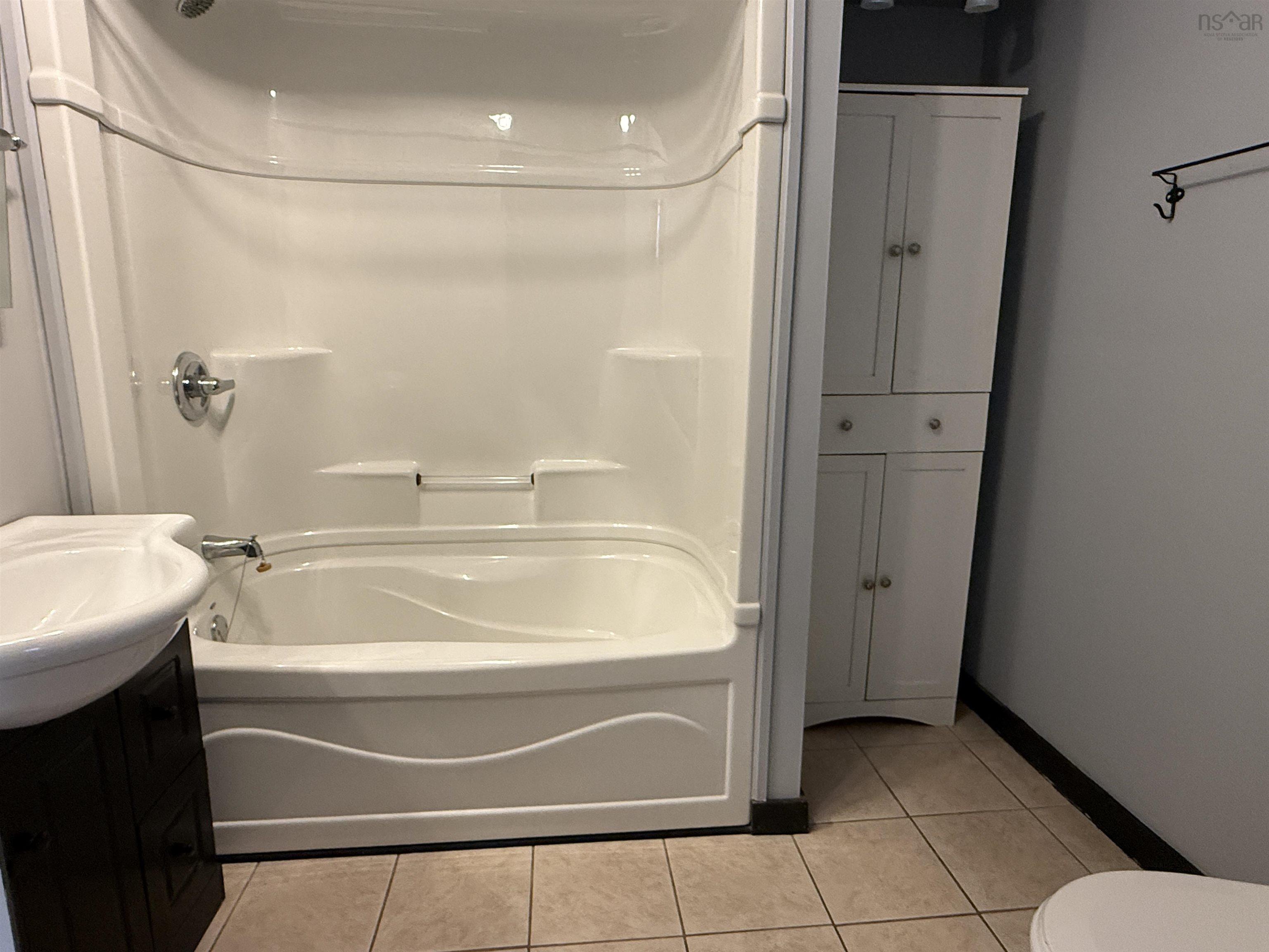 $259,900.00: 40 Claremont Avenue, Stellarton