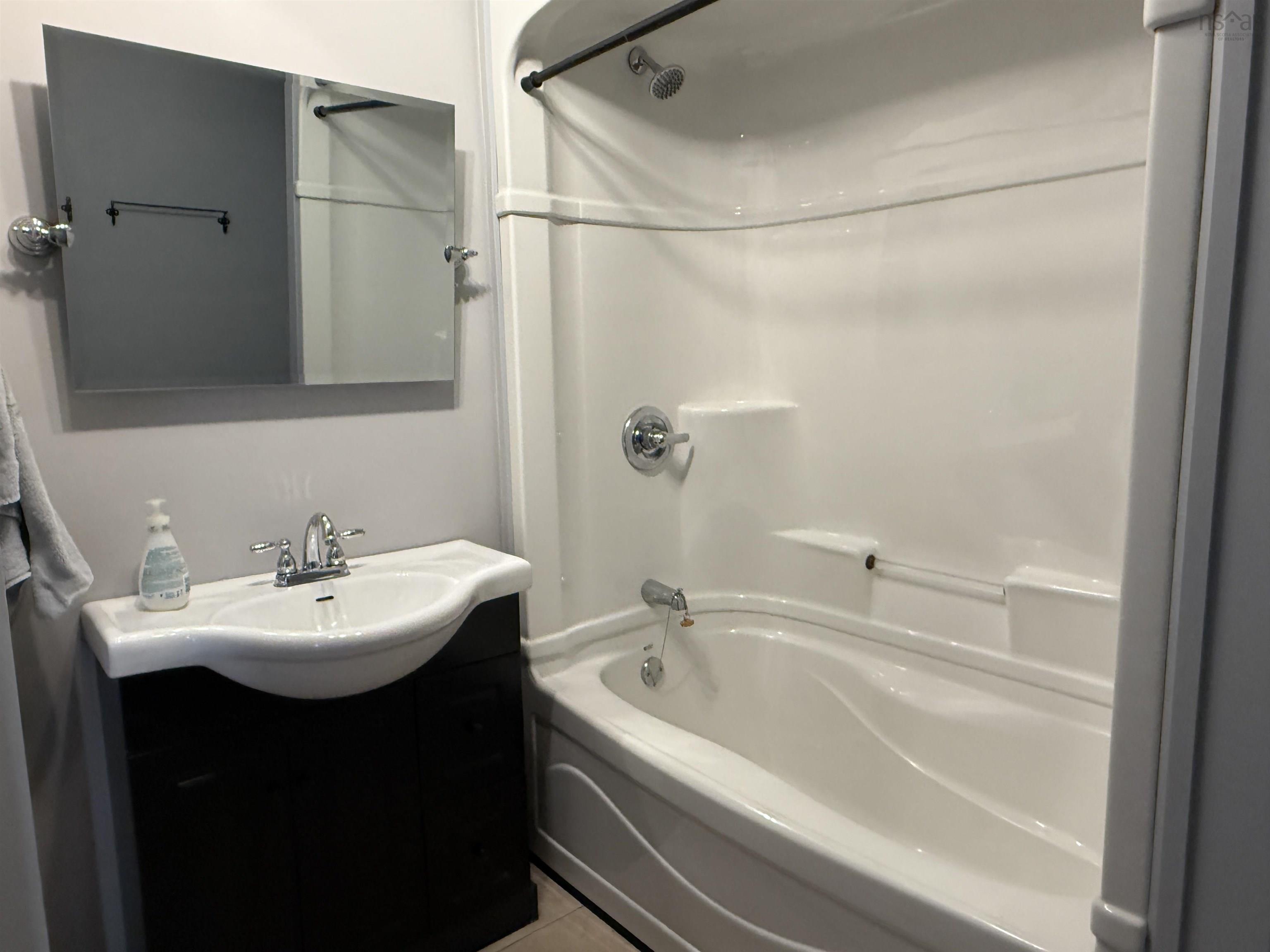 $259,900.00: 40 Claremont Avenue, Stellarton