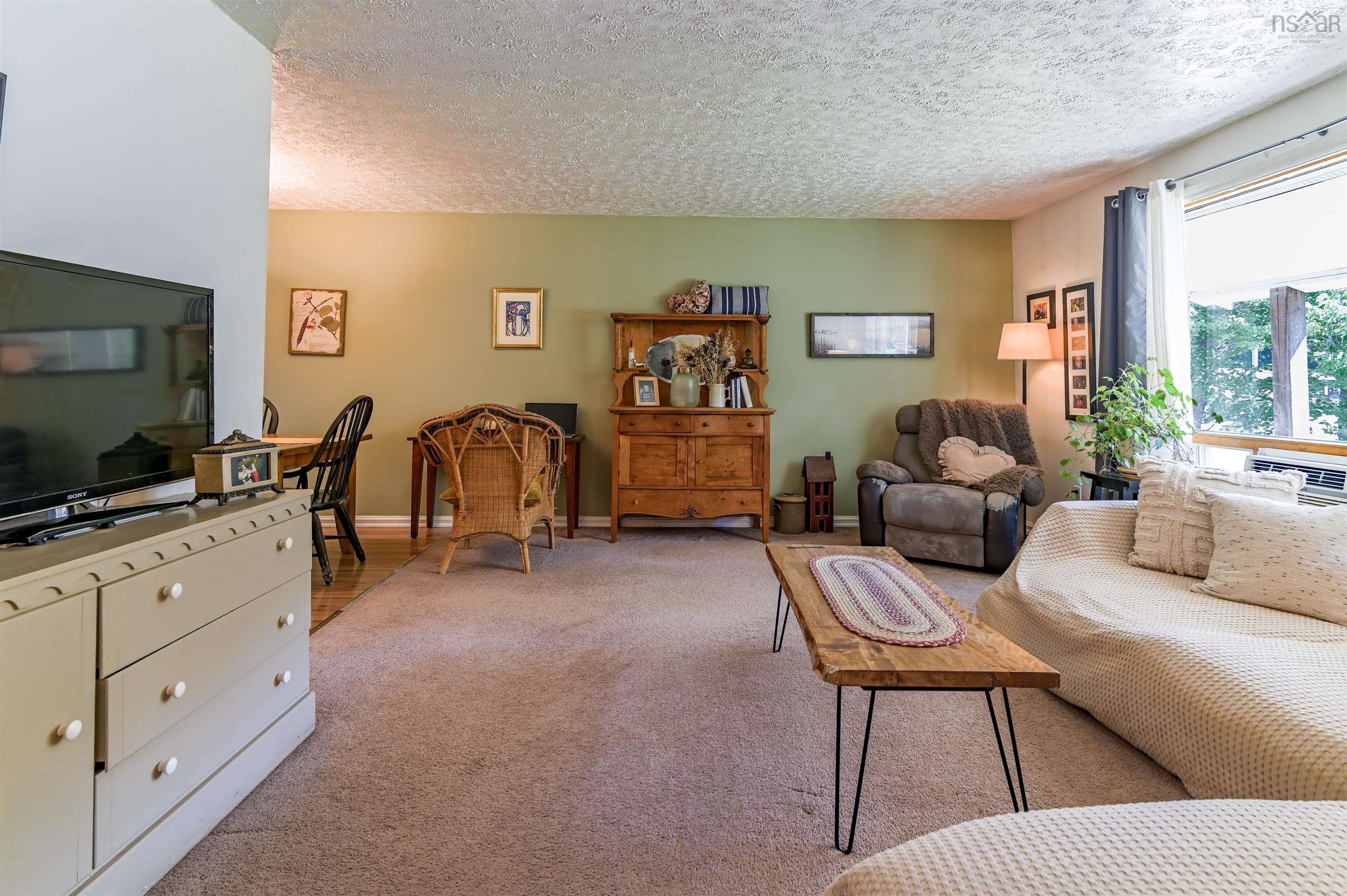 $650,000.00: 1353 Pinecrest Drive, Coldbrook