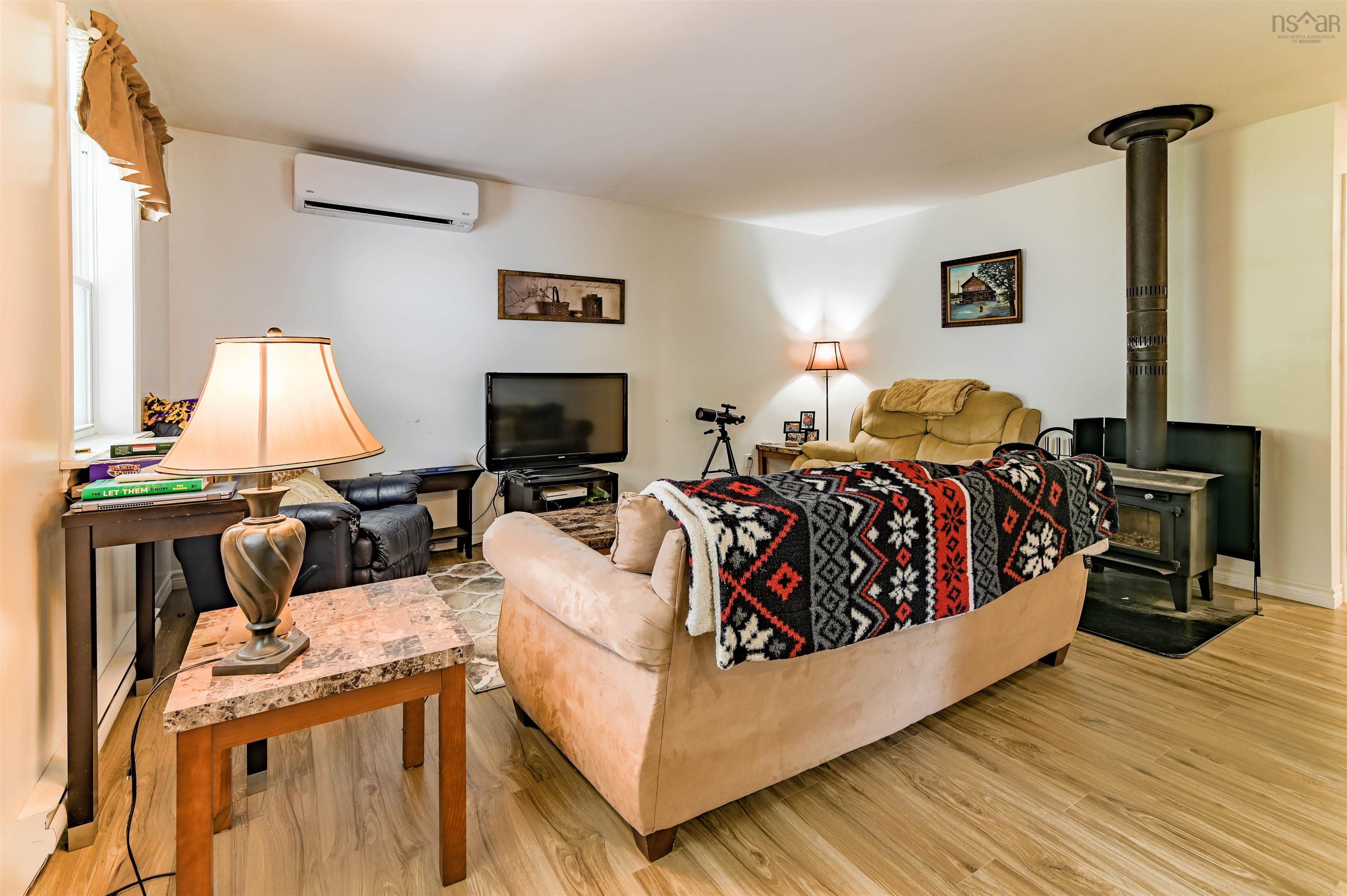 $650,000.00: 1353 Pinecrest Drive, Coldbrook