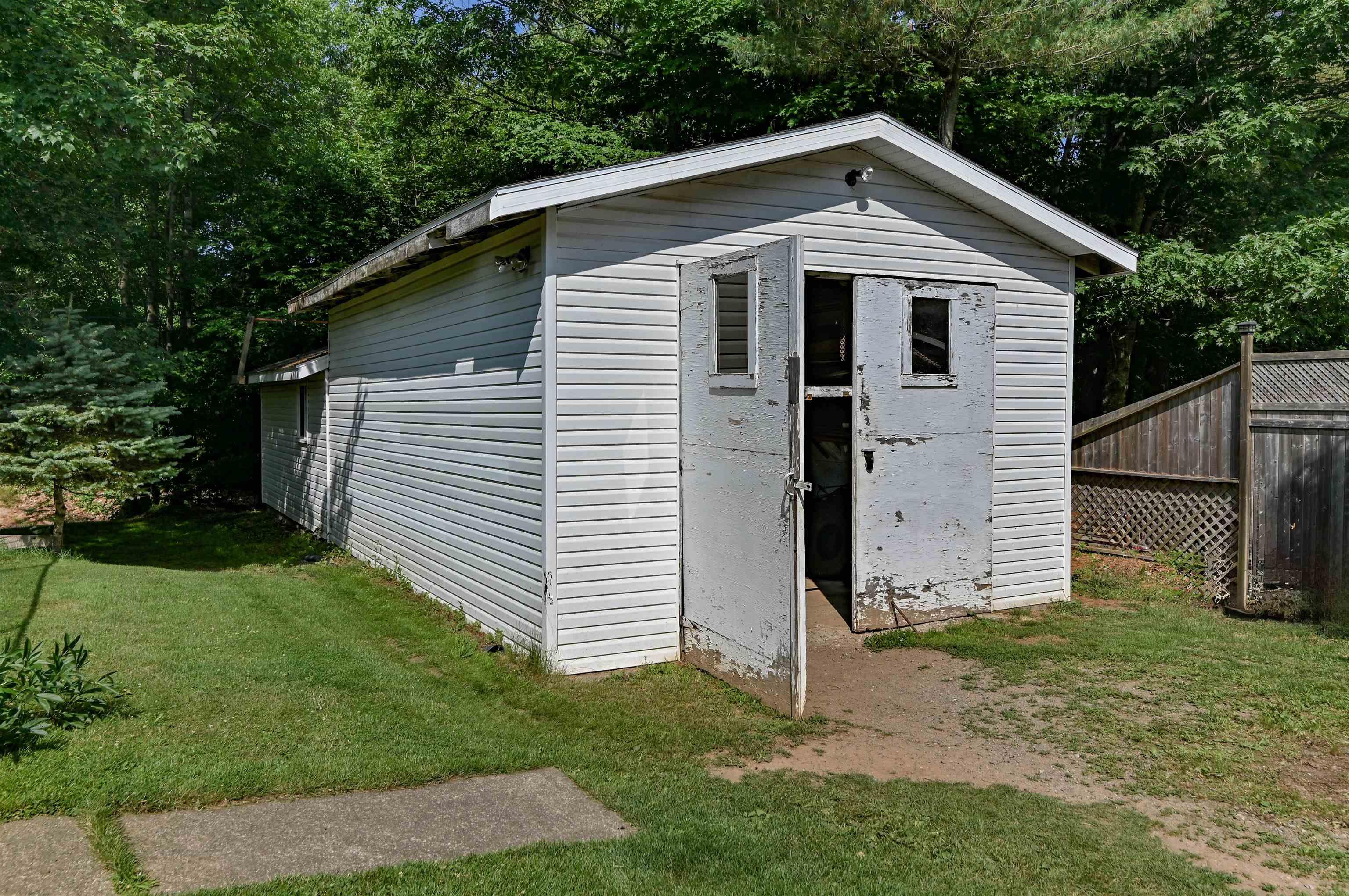 $650,000.00: 1353 Pinecrest Drive, Coldbrook