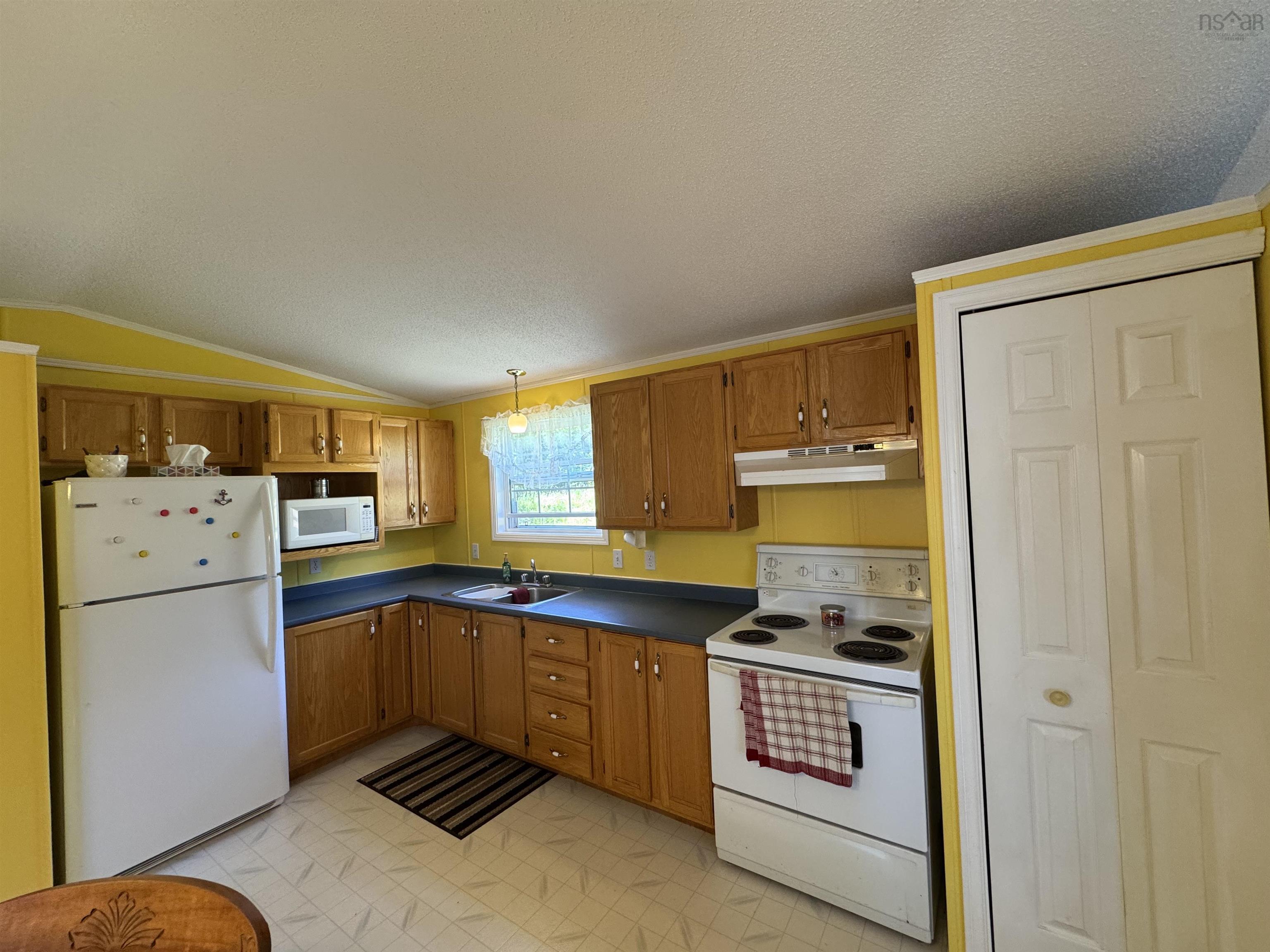 $329,900.00: 705 Lake Egmont, Lake Egmont