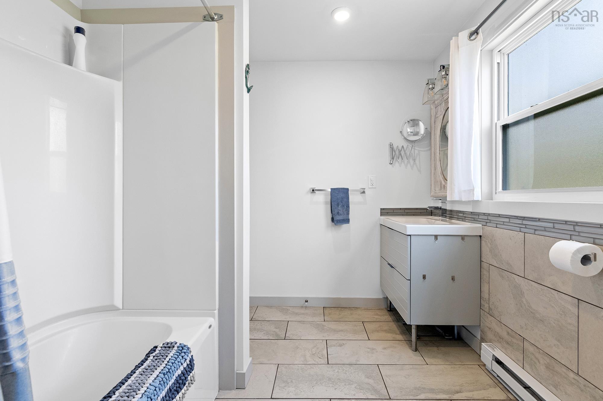 $699,900.00: 63 Pentz Lake Drive, Mount Uniacke