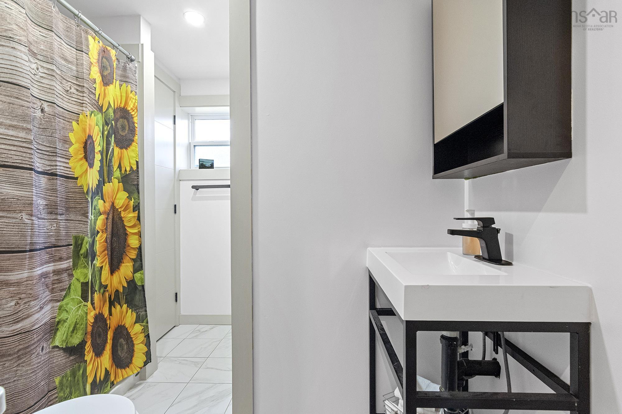 $699,900.00: 63 Pentz Lake Drive, Mount Uniacke