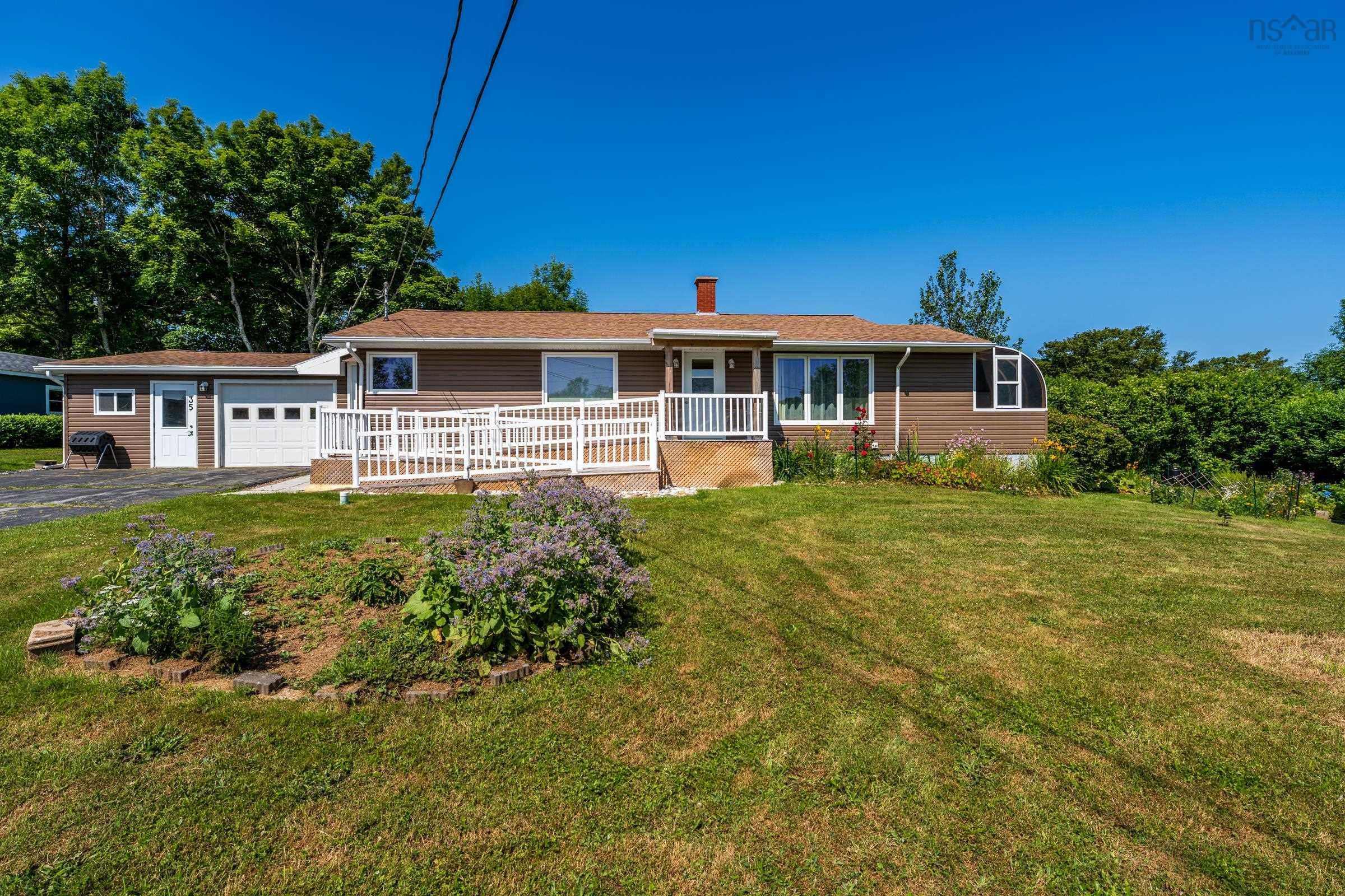 $325,000.00: 35 Hector Street, Port Maitland