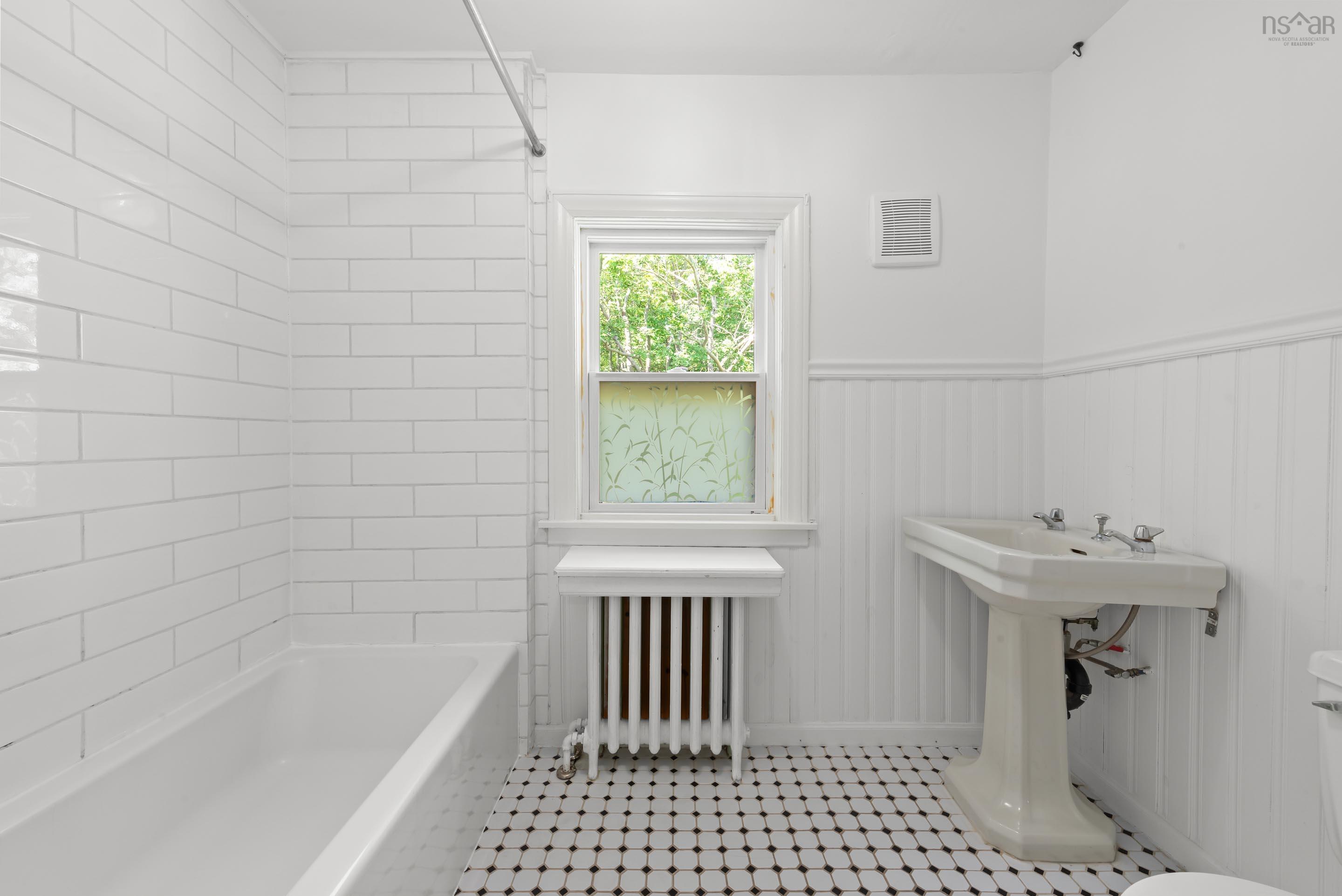 $629,900.00: 1401 Purcells Cove Road, Halifax