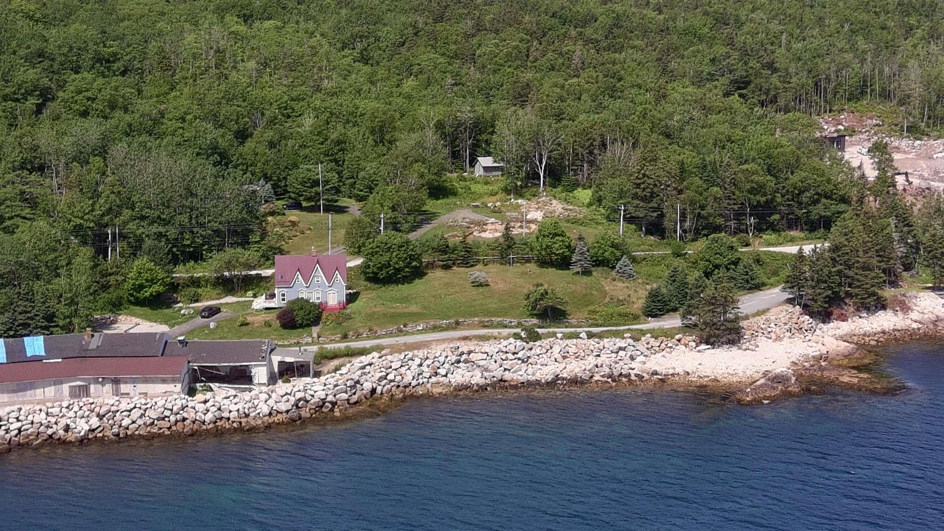 $249,900.00: 1994 Highway 329, The Lodge