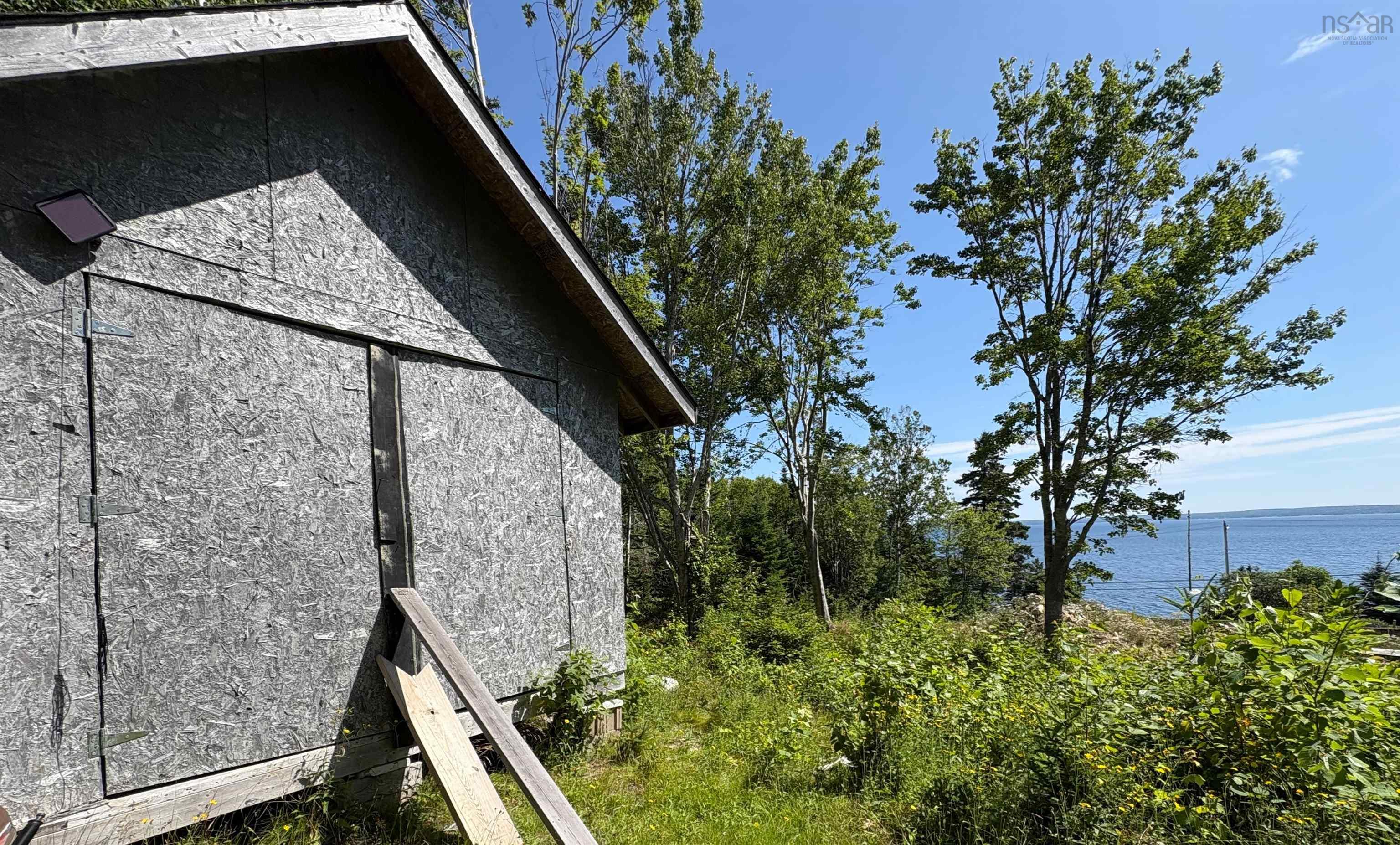 $249,900.00: 1994 Highway 329, The Lodge