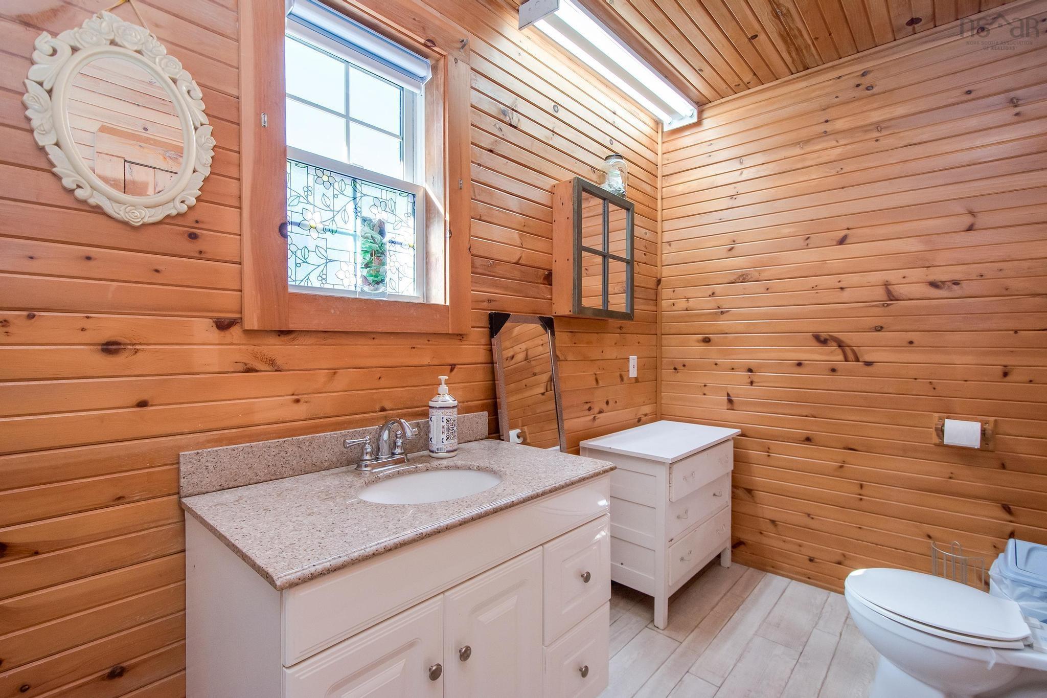 $409,500.00: 1726 201 Highway, Round Hill