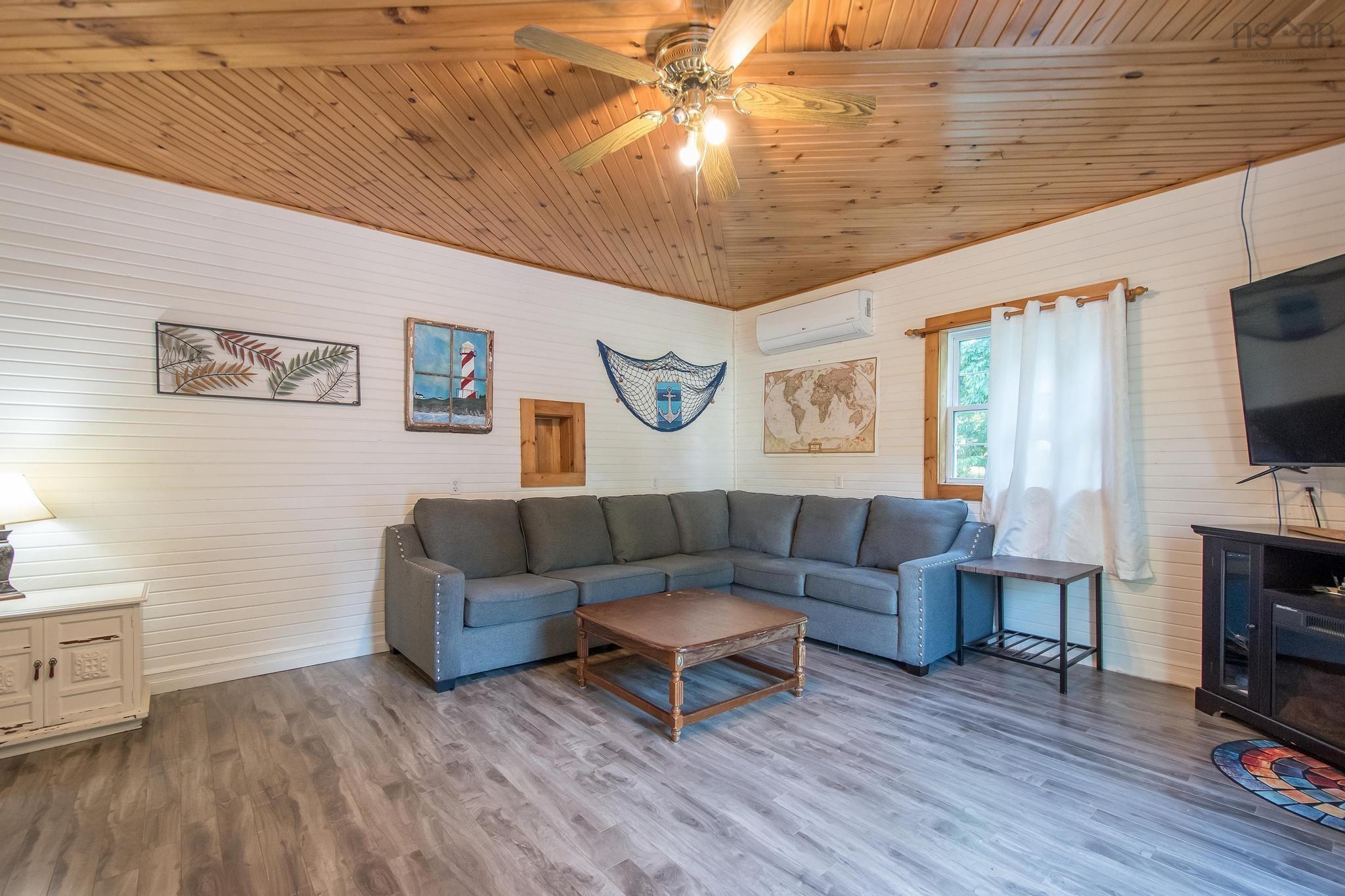 $409,500.00: 1726 201 Highway, Round Hill