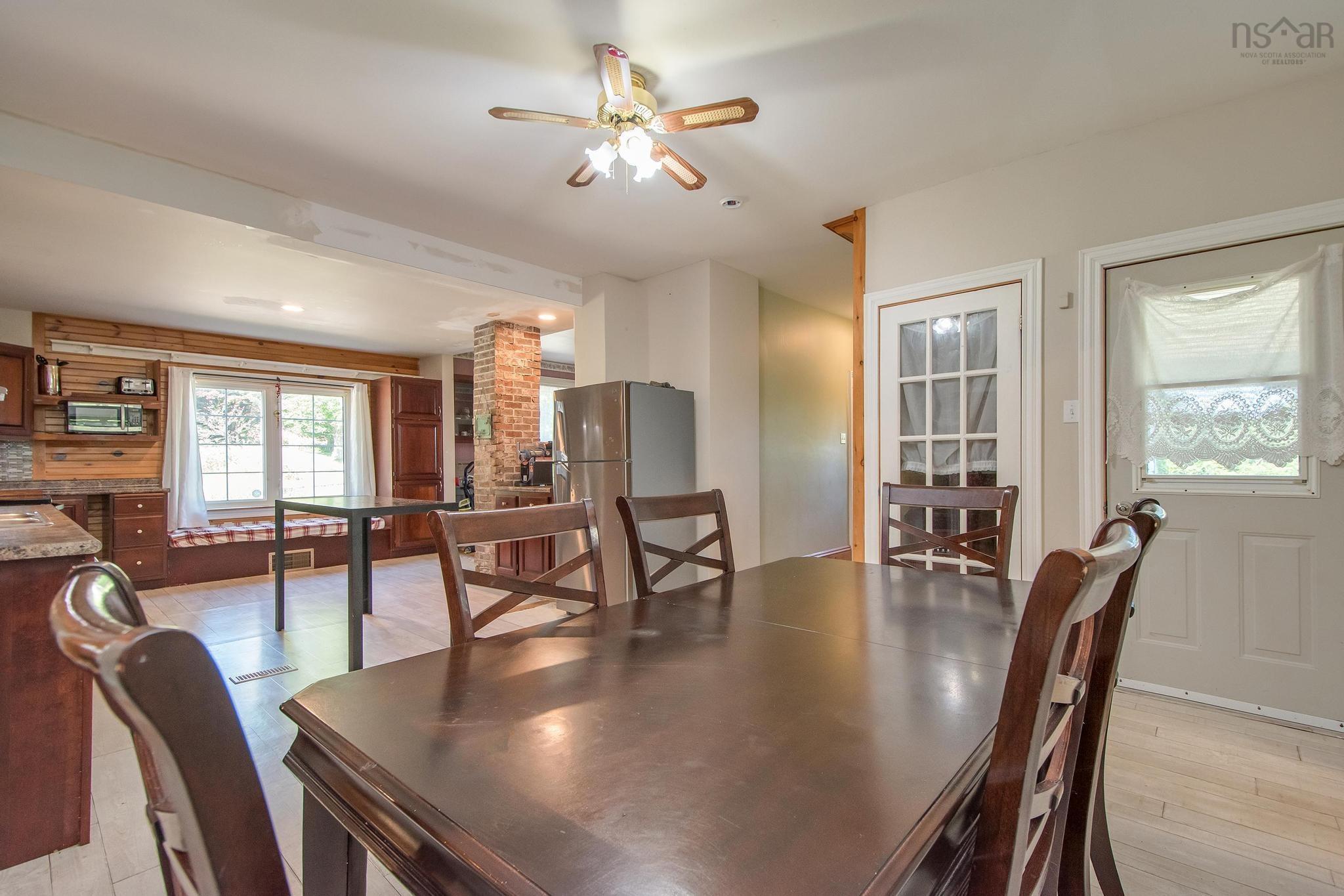 $409,500.00: 1726 201 Highway, Round Hill