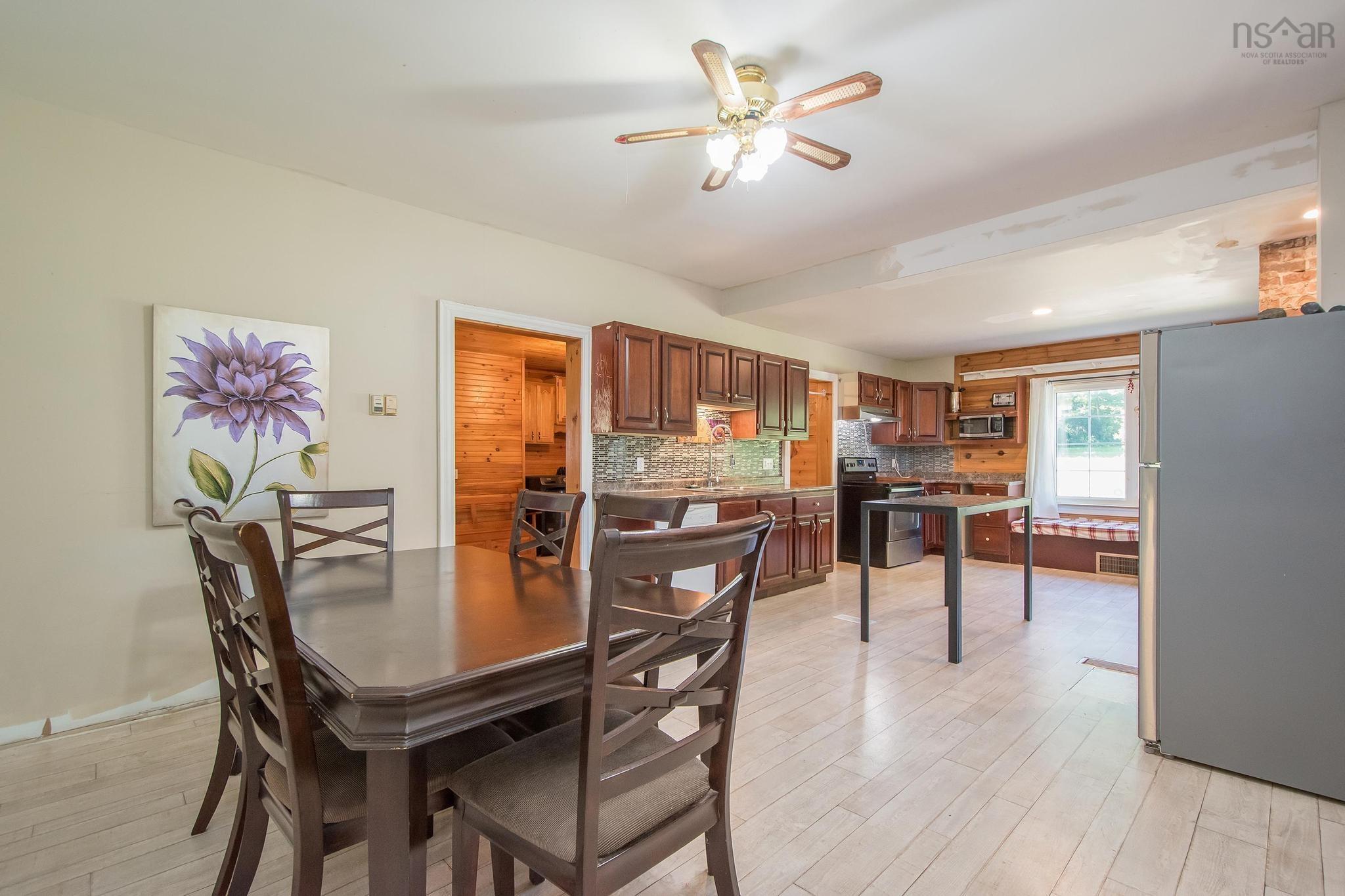 $409,500.00: 1726 201 Highway, Round Hill