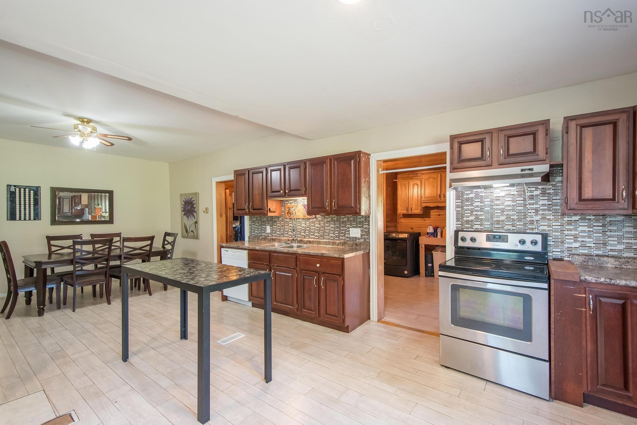 $409,500.00: 1726 201 Highway, Round Hill