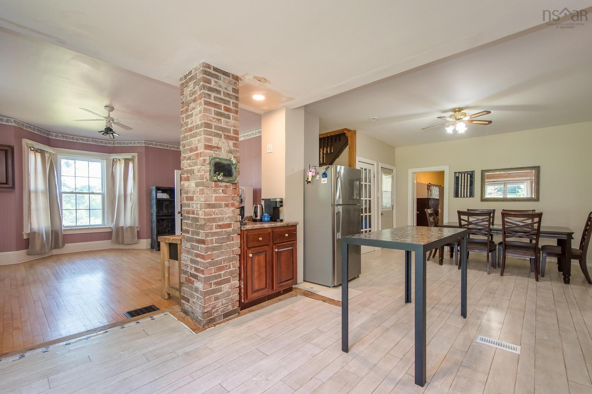 $409,500.00: 1726 201 Highway, Round Hill