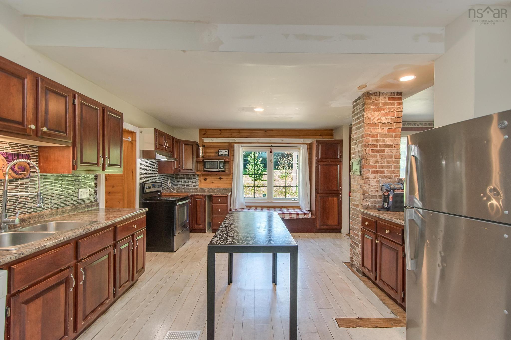 $409,500.00: 1726 201 Highway, Round Hill