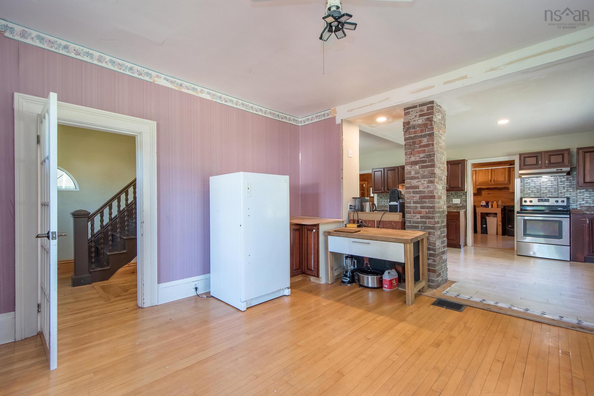 $409,500.00: 1726 201 Highway, Round Hill