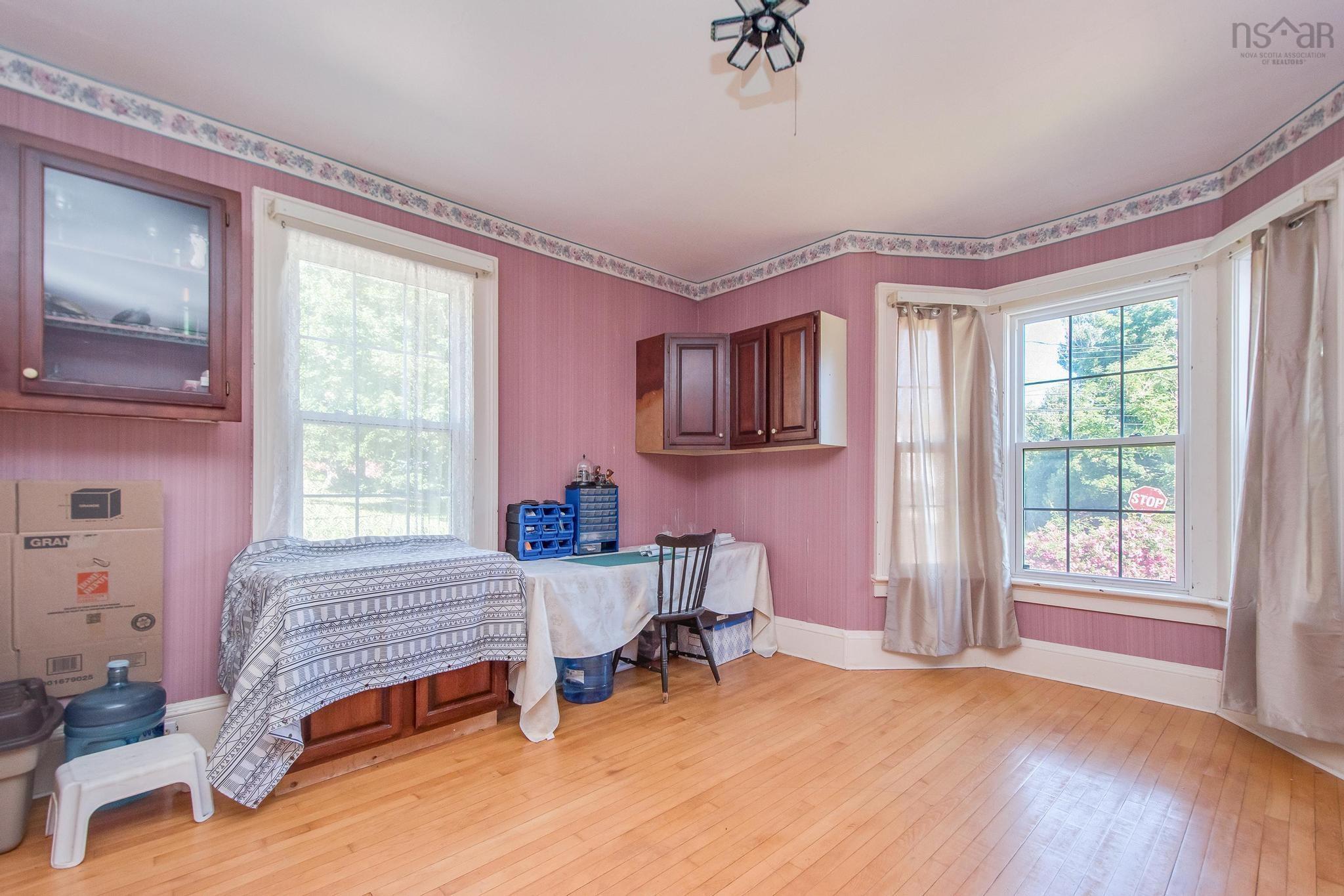 $409,500.00: 1726 201 Highway, Round Hill