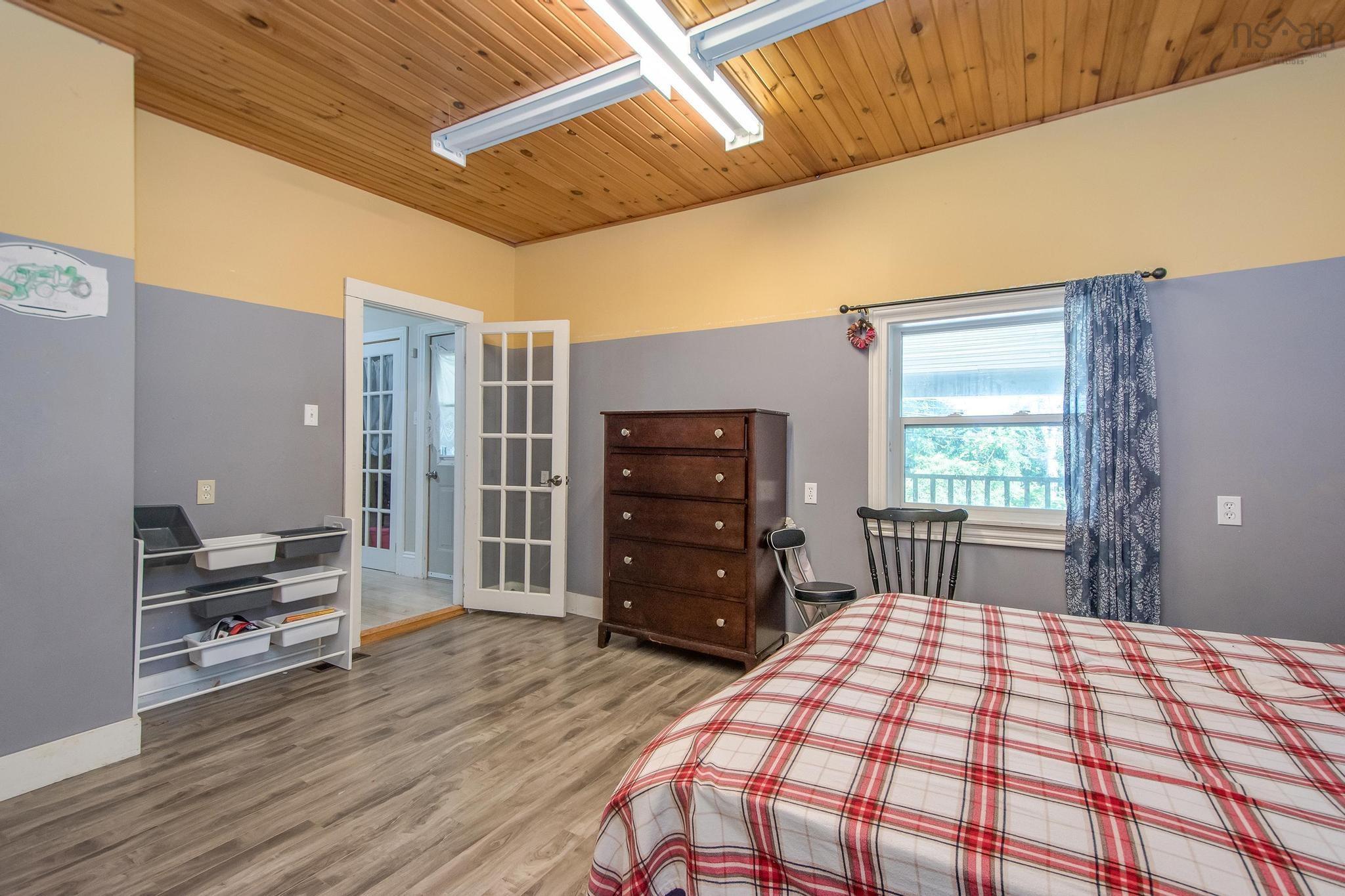 $409,500.00: 1726 201 Highway, Round Hill