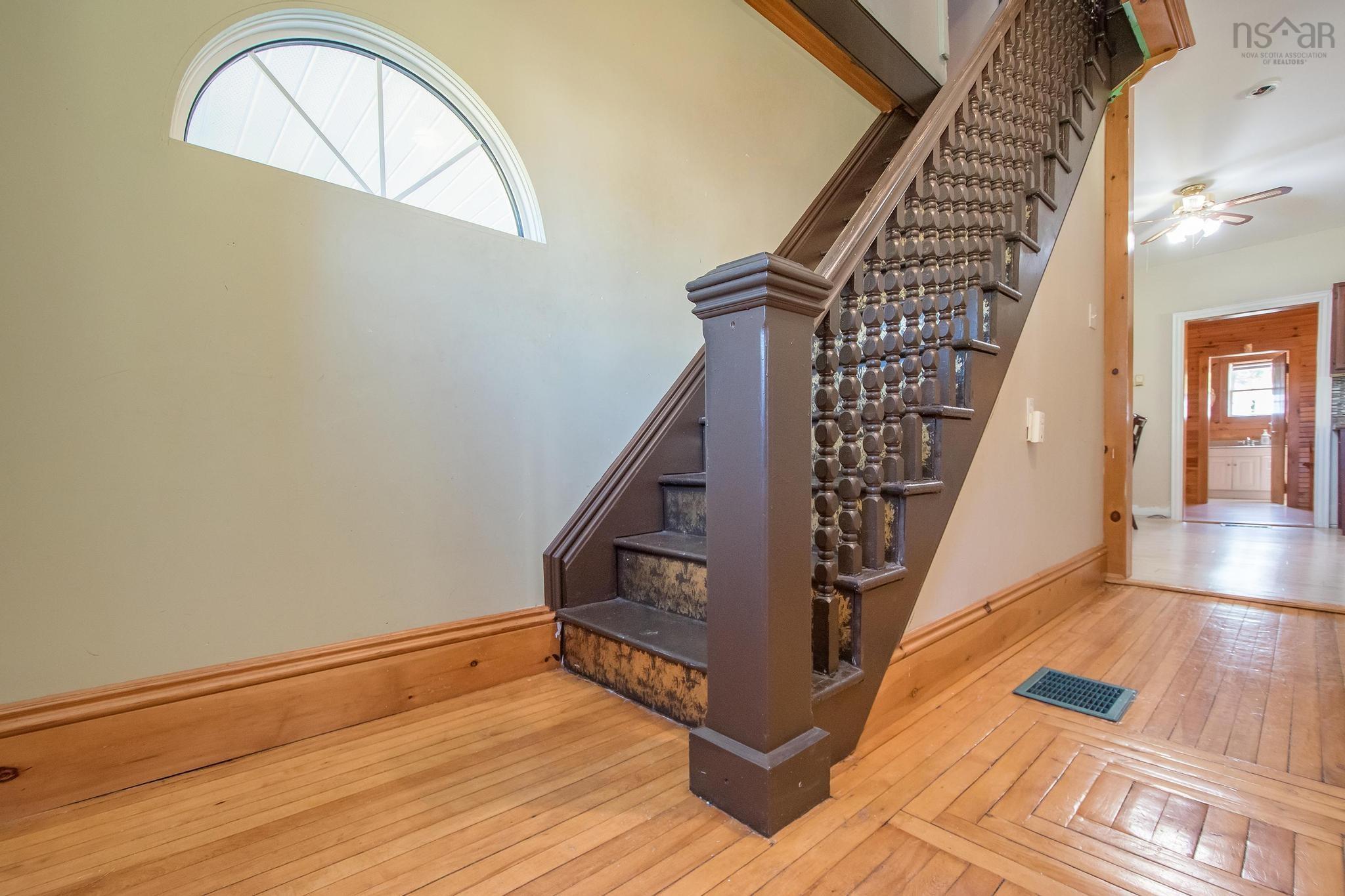 $409,500.00: 1726 201 Highway, Round Hill