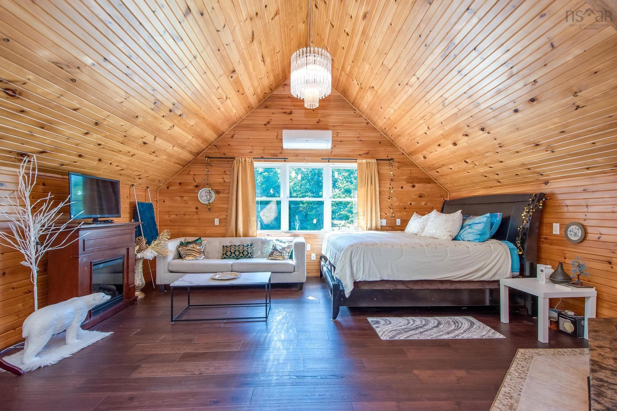 $409,500.00: 1726 201 Highway, Round Hill