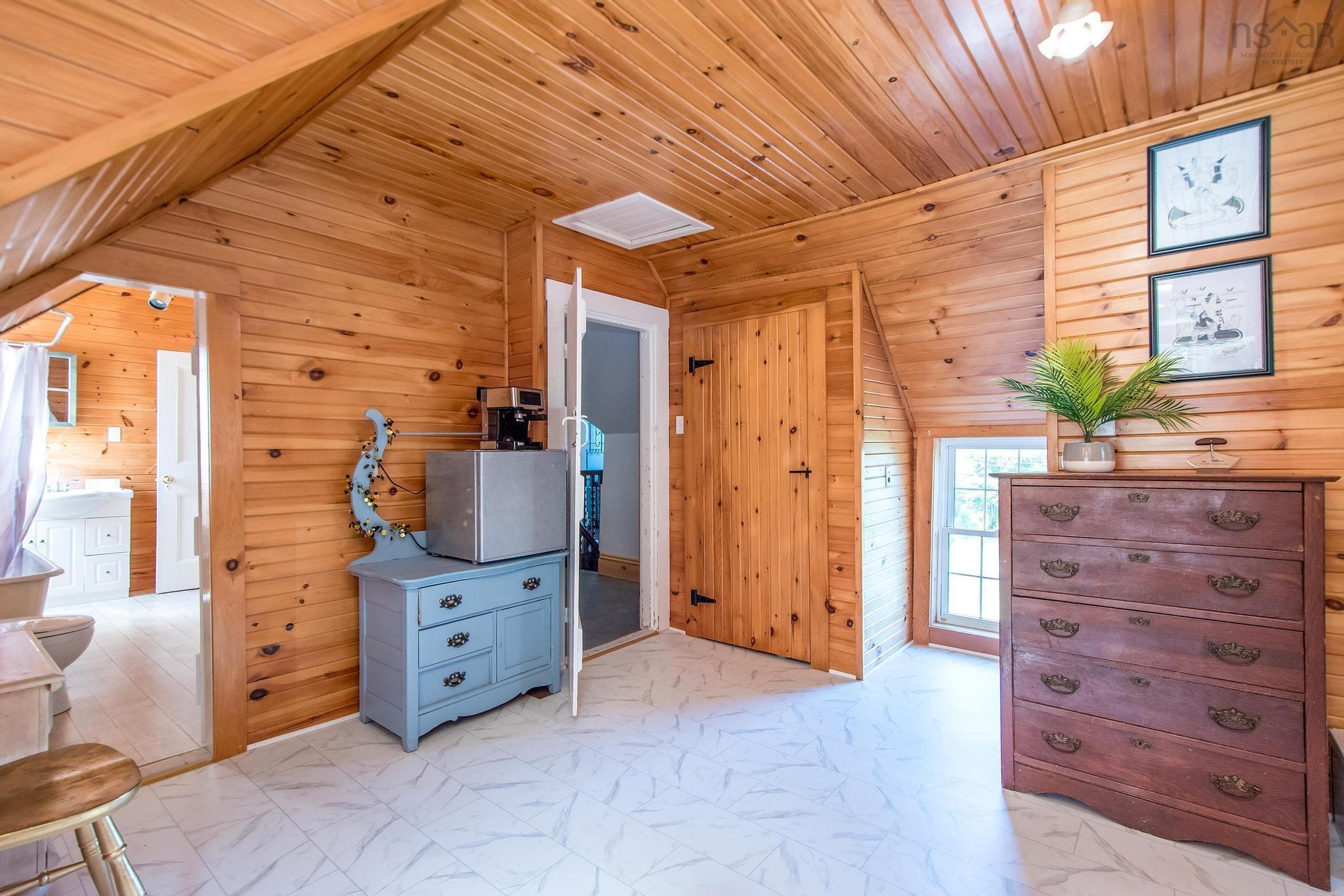 $409,500.00: 1726 201 Highway, Round Hill