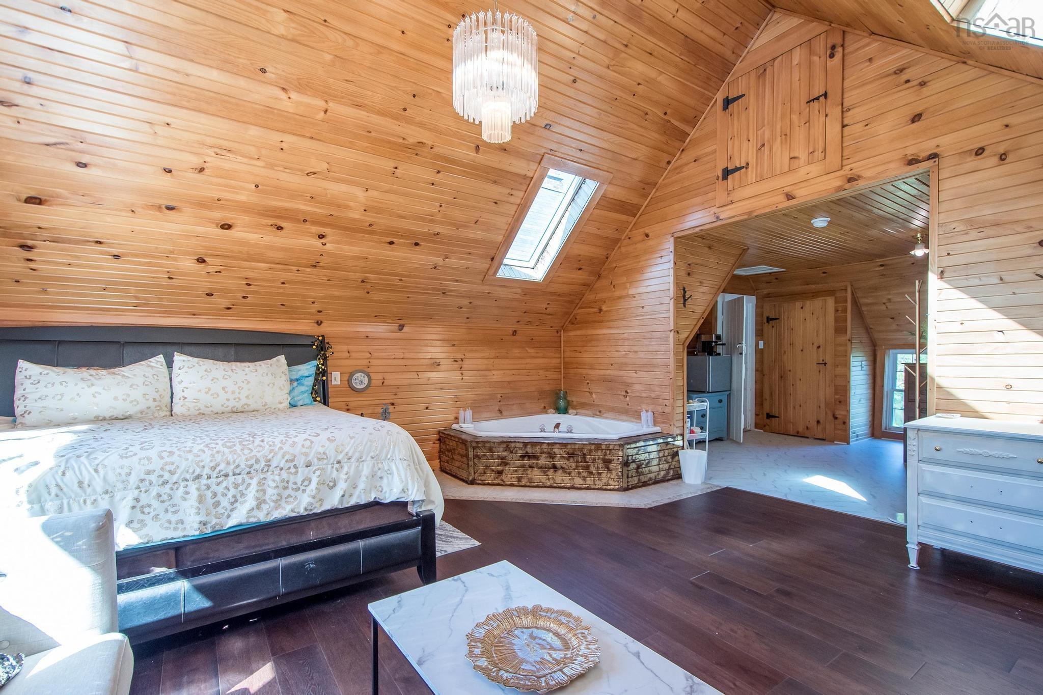 $409,500.00: 1726 201 Highway, Round Hill