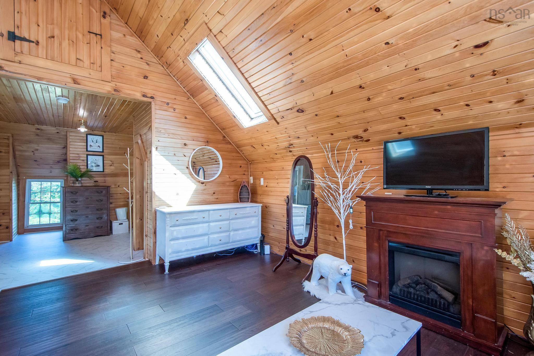 $409,500.00: 1726 201 Highway, Round Hill