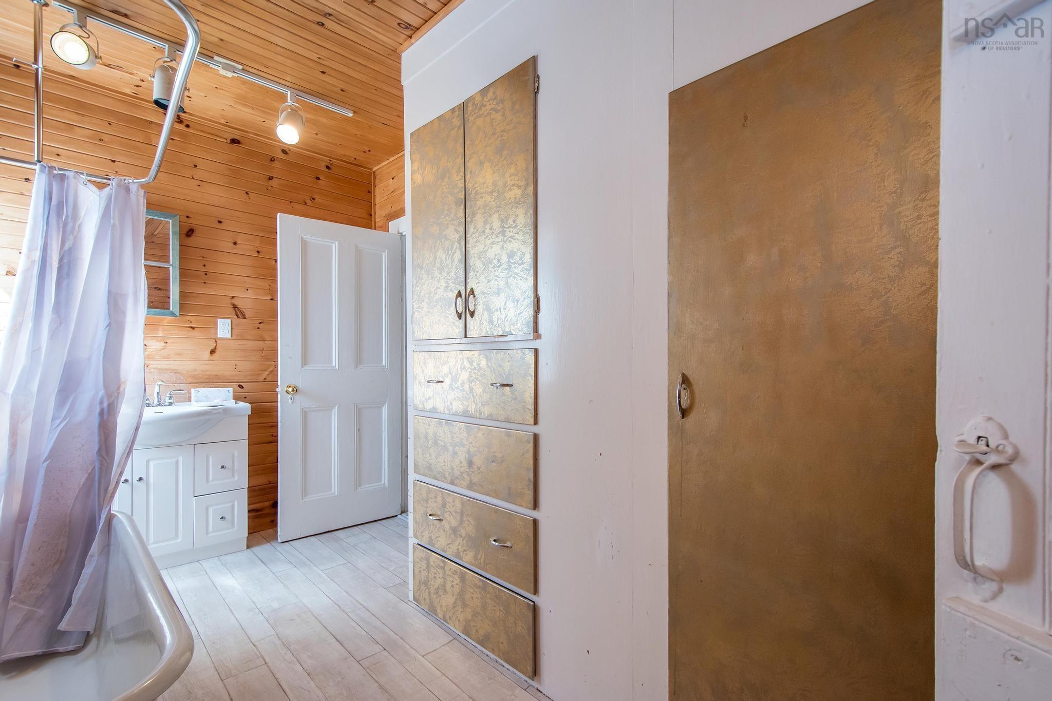 $409,500.00: 1726 201 Highway, Round Hill