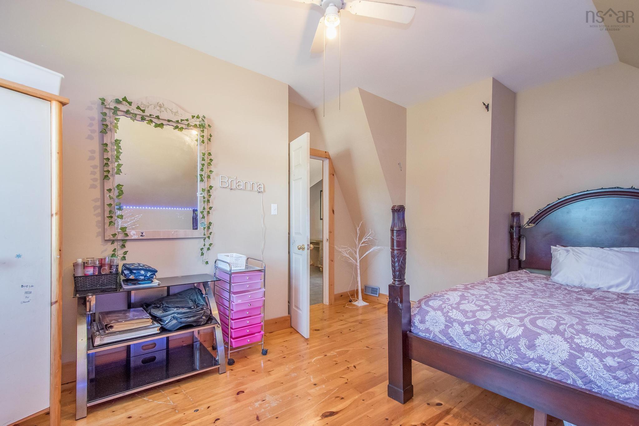 $409,500.00: 1726 201 Highway, Round Hill