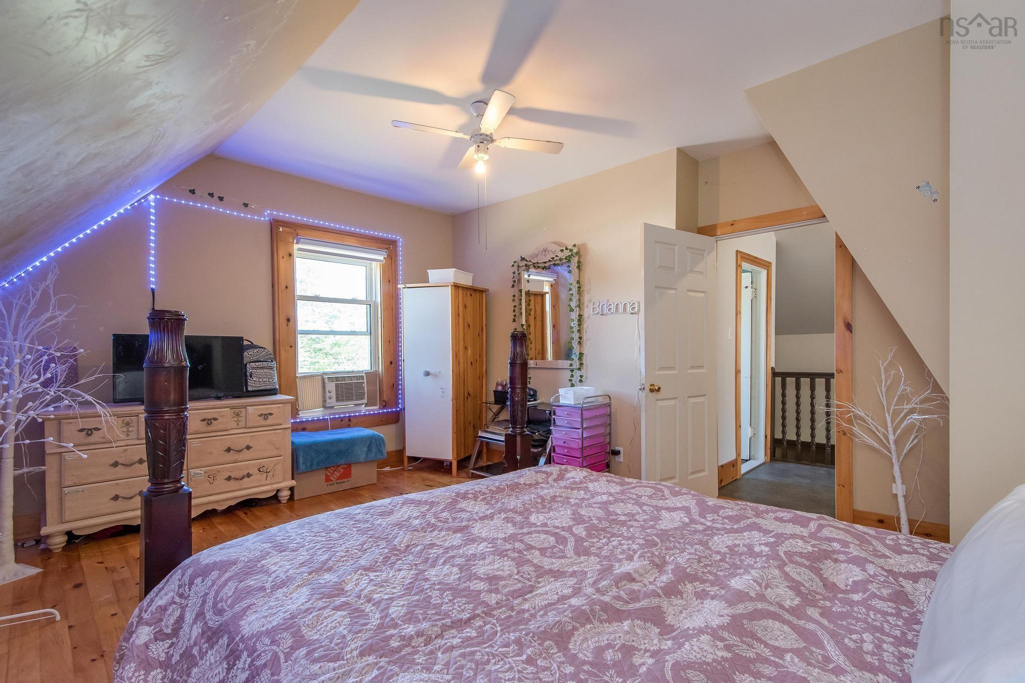 $409,500.00: 1726 201 Highway, Round Hill