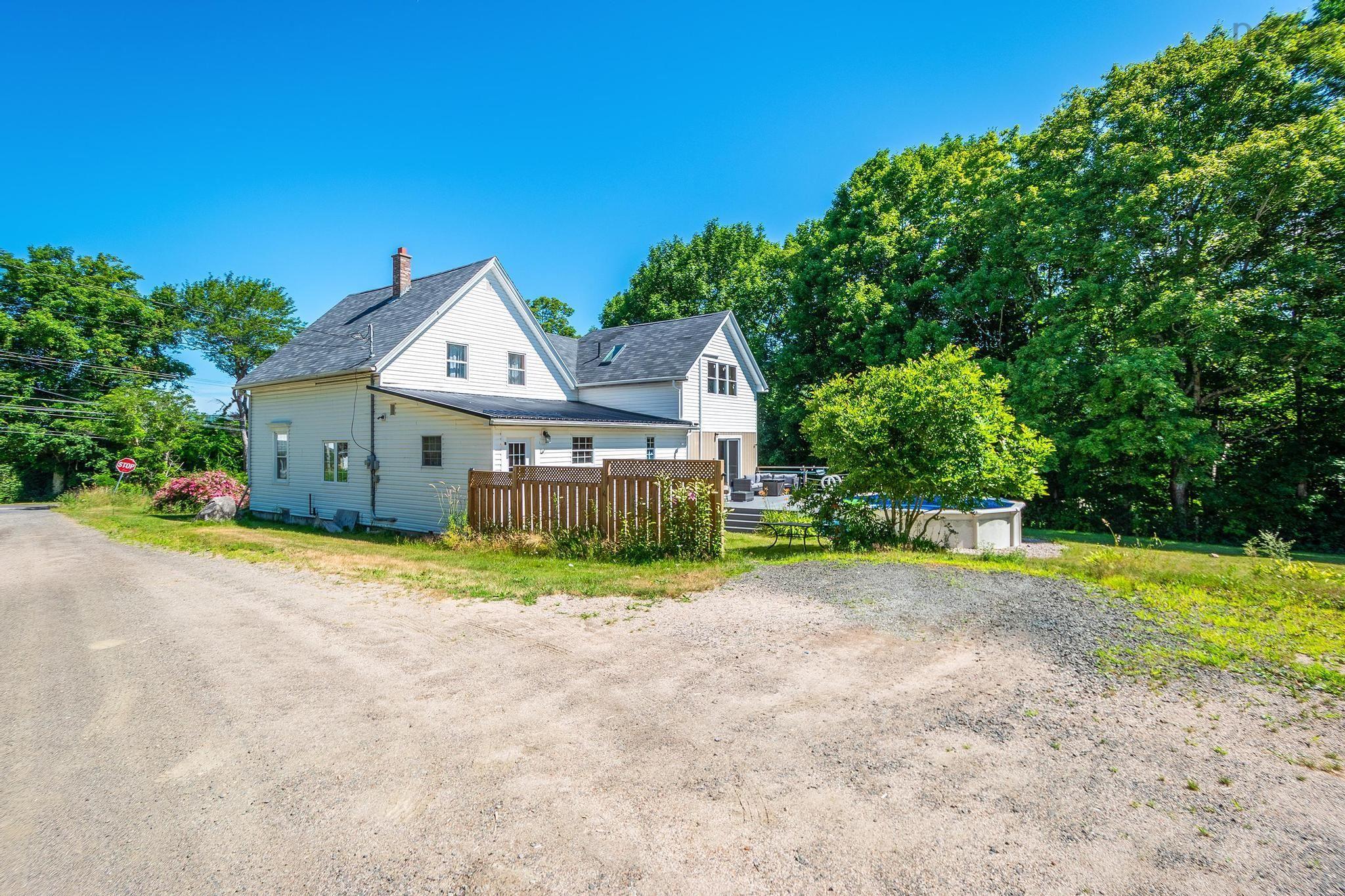 $409,500.00: 1726 201 Highway, Round Hill