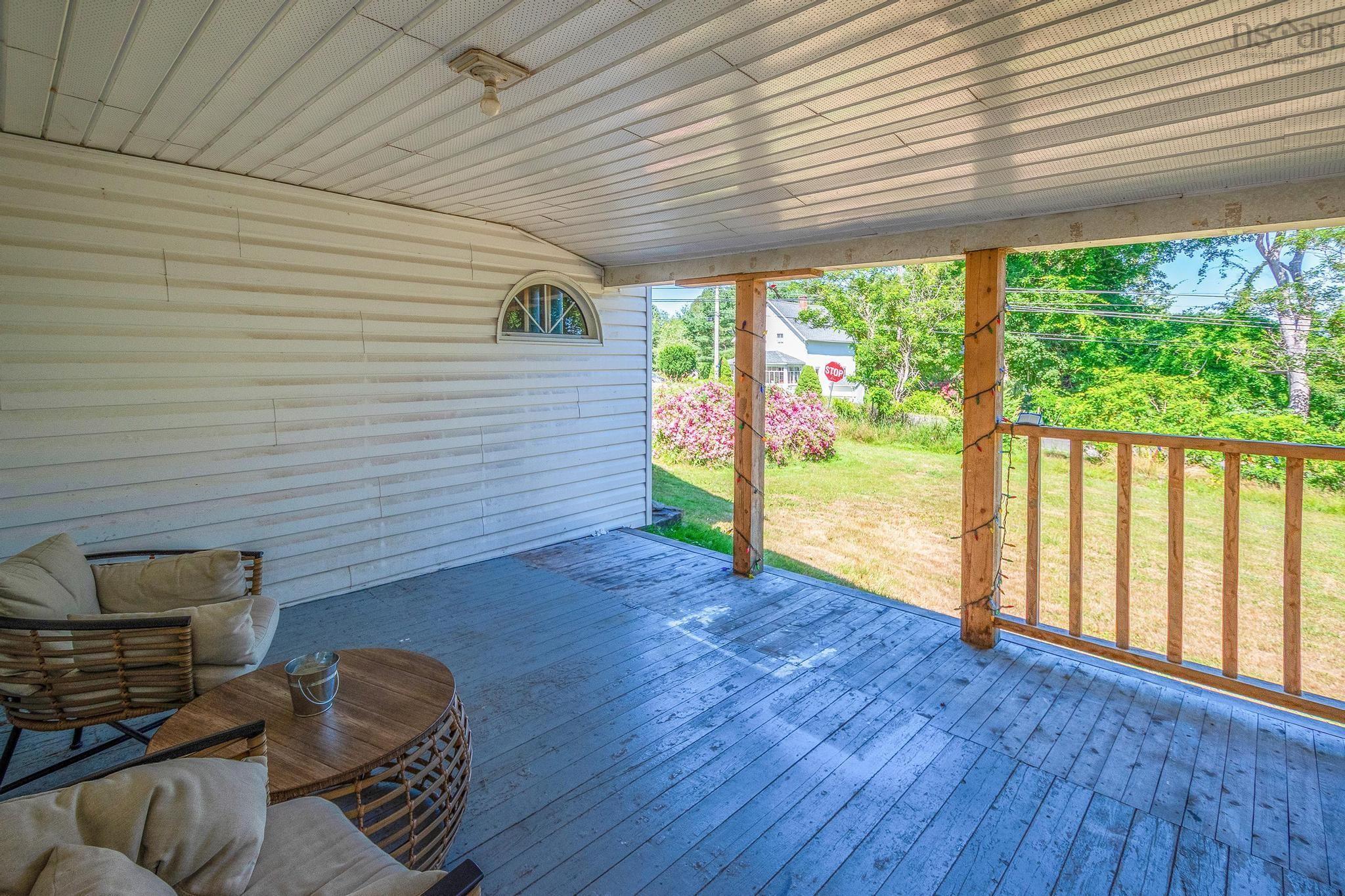 $409,500.00: 1726 201 Highway, Round Hill