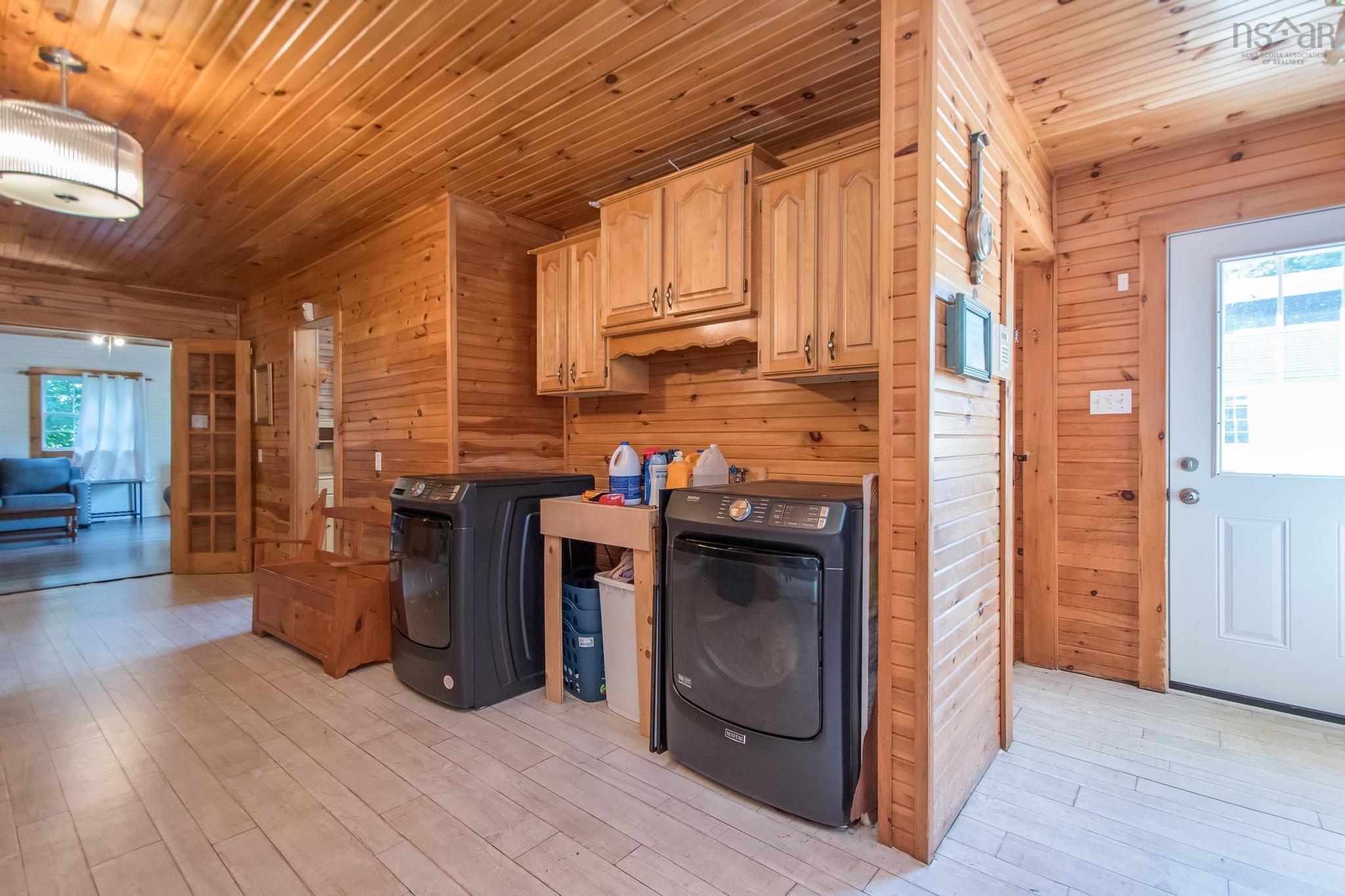 $409,500.00: 1726 201 Highway, Round Hill