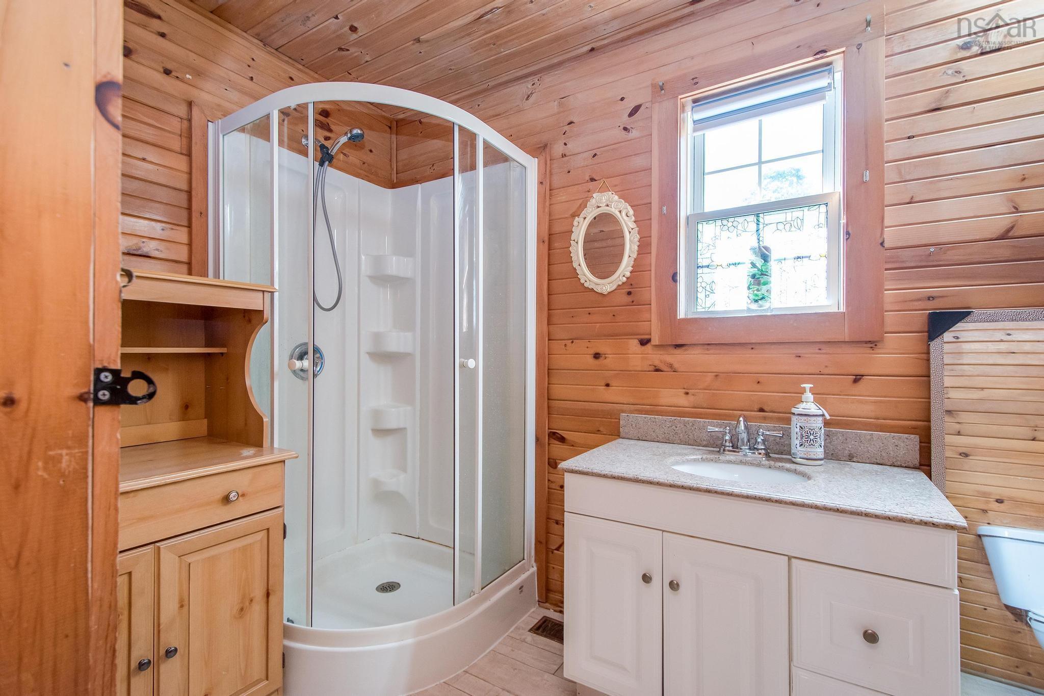 $409,500.00: 1726 201 Highway, Round Hill