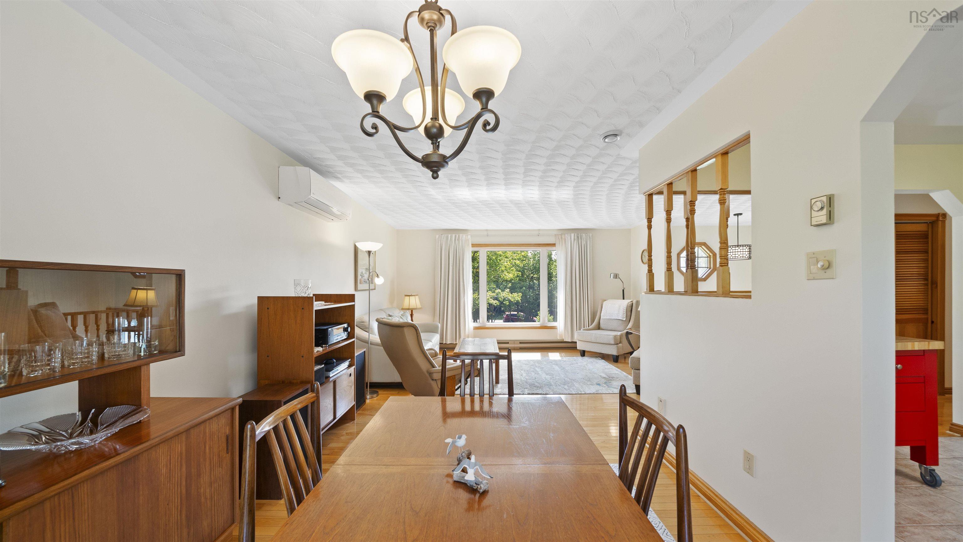 $524,900.00: 200 Bayview Drive, Whites Lake