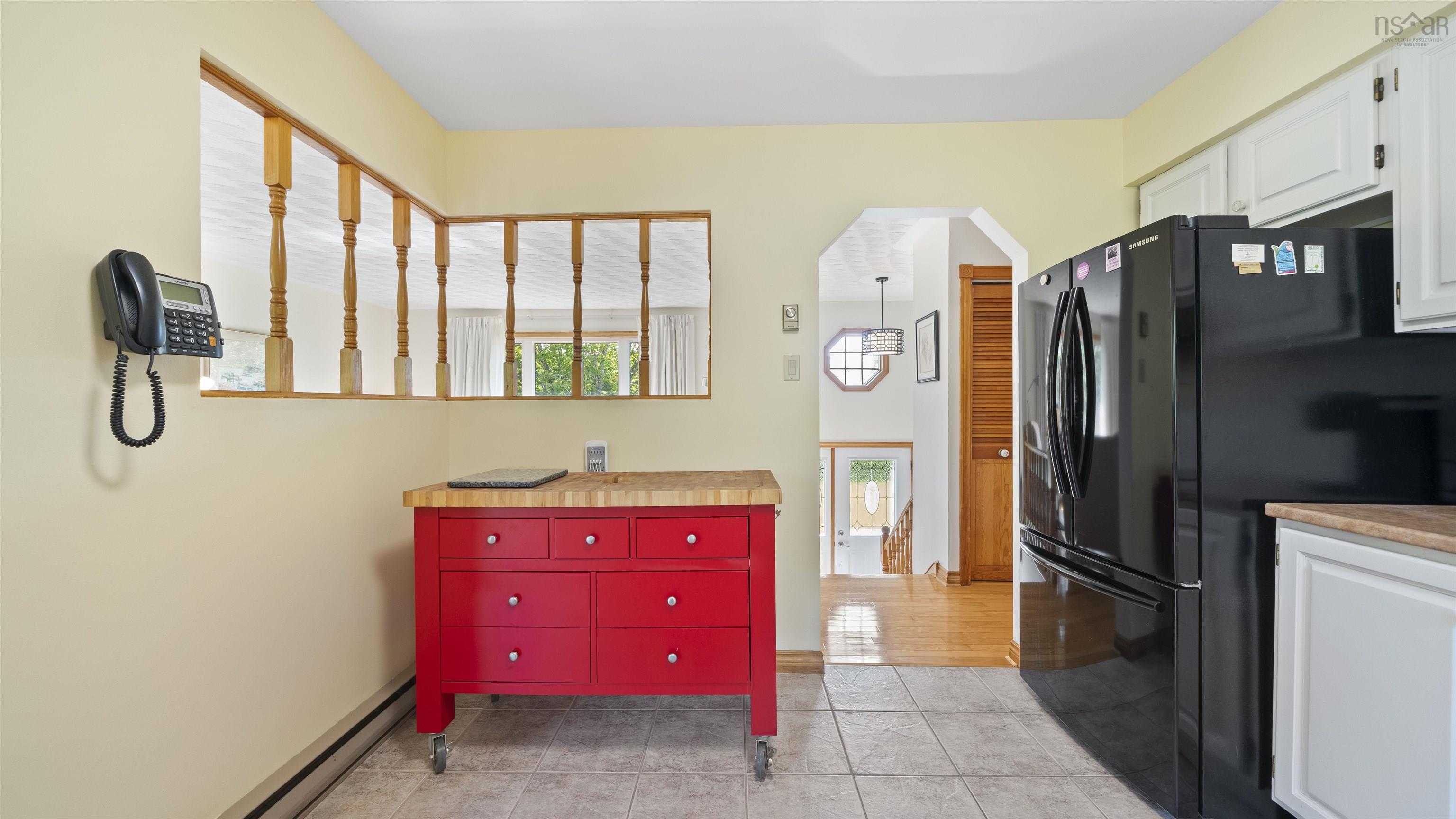 $524,900.00: 200 Bayview Drive, Whites Lake