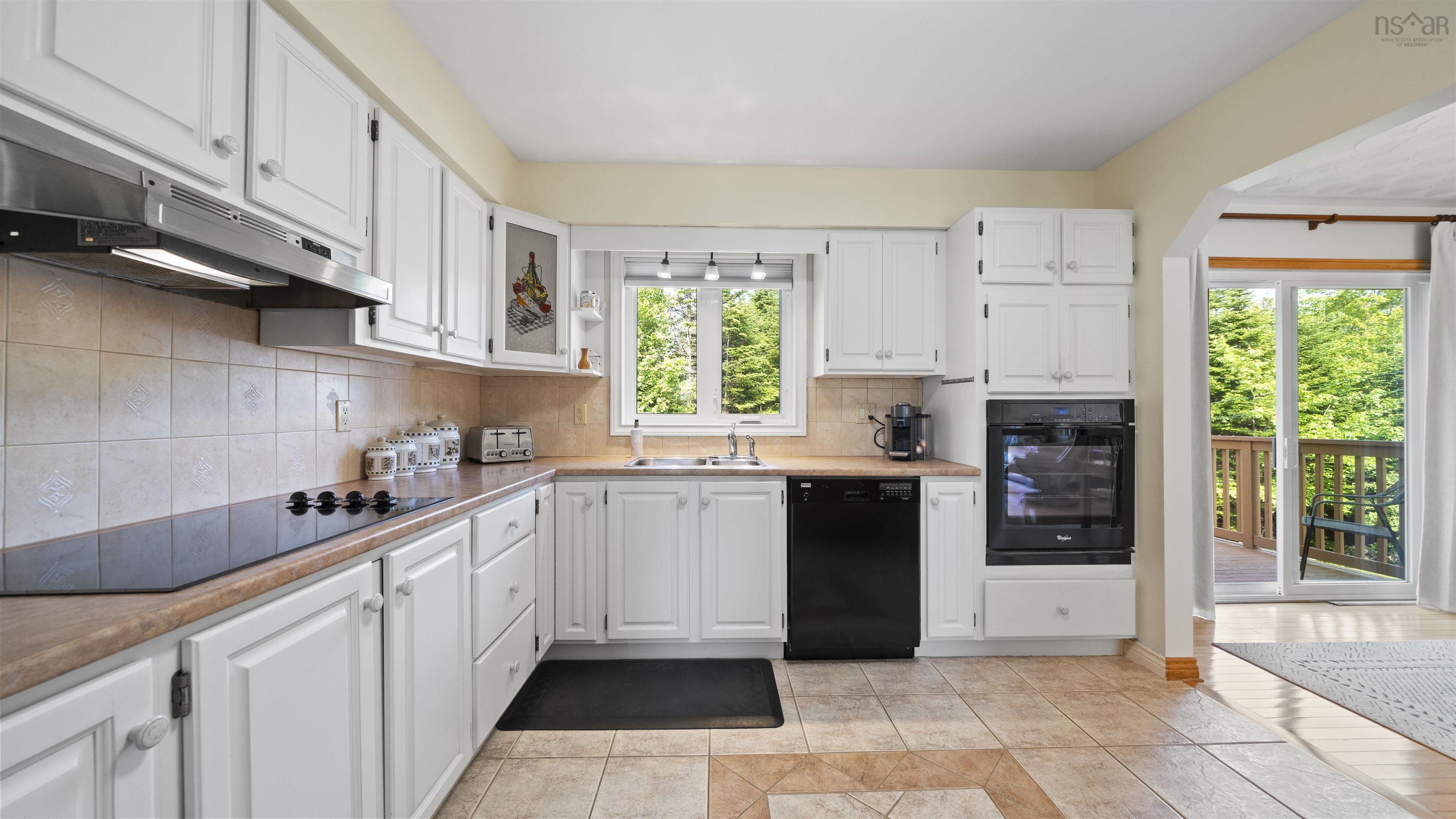 $524,900.00: 200 Bayview Drive, Whites Lake