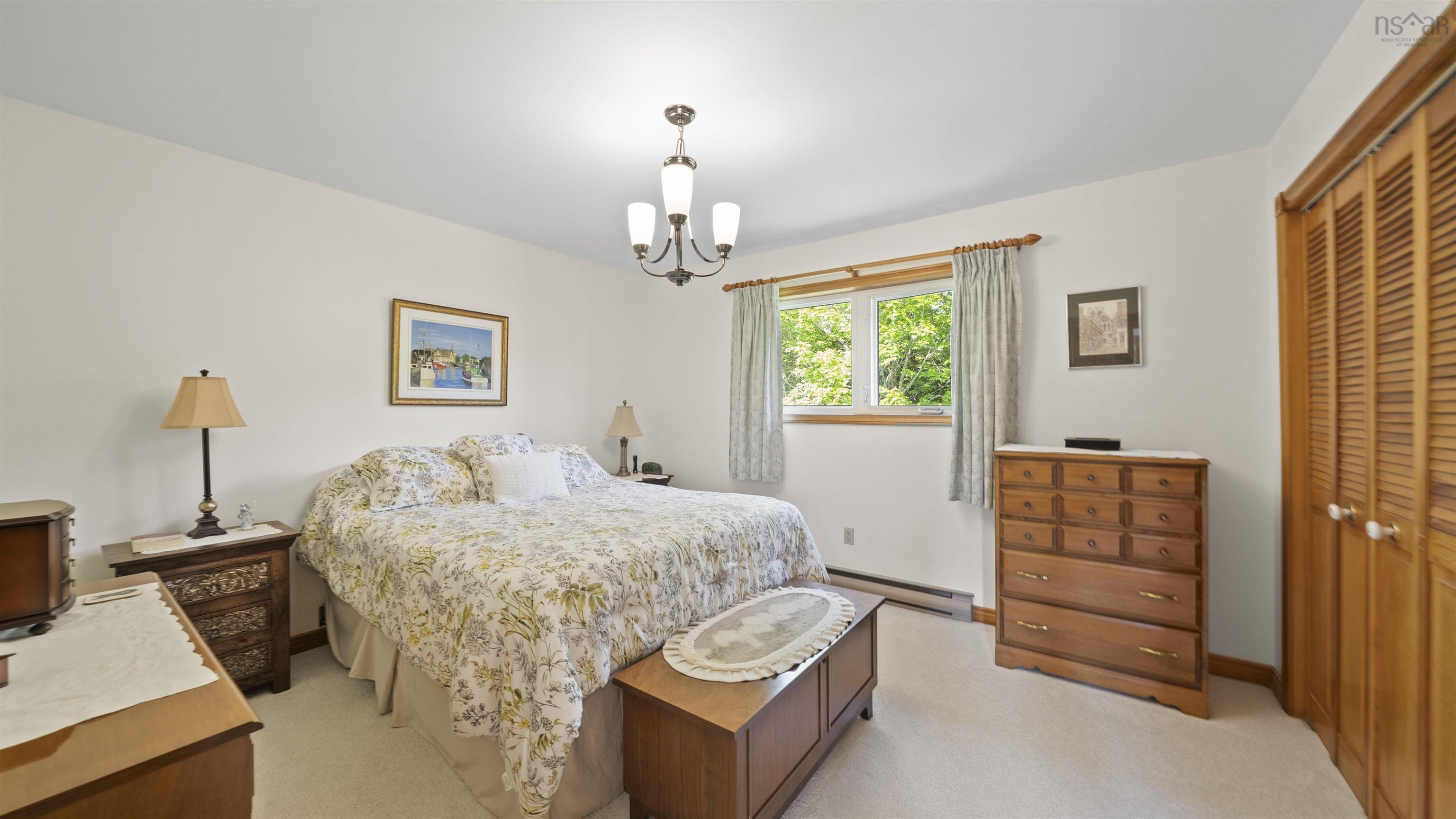 $524,900.00: 200 Bayview Drive, Whites Lake