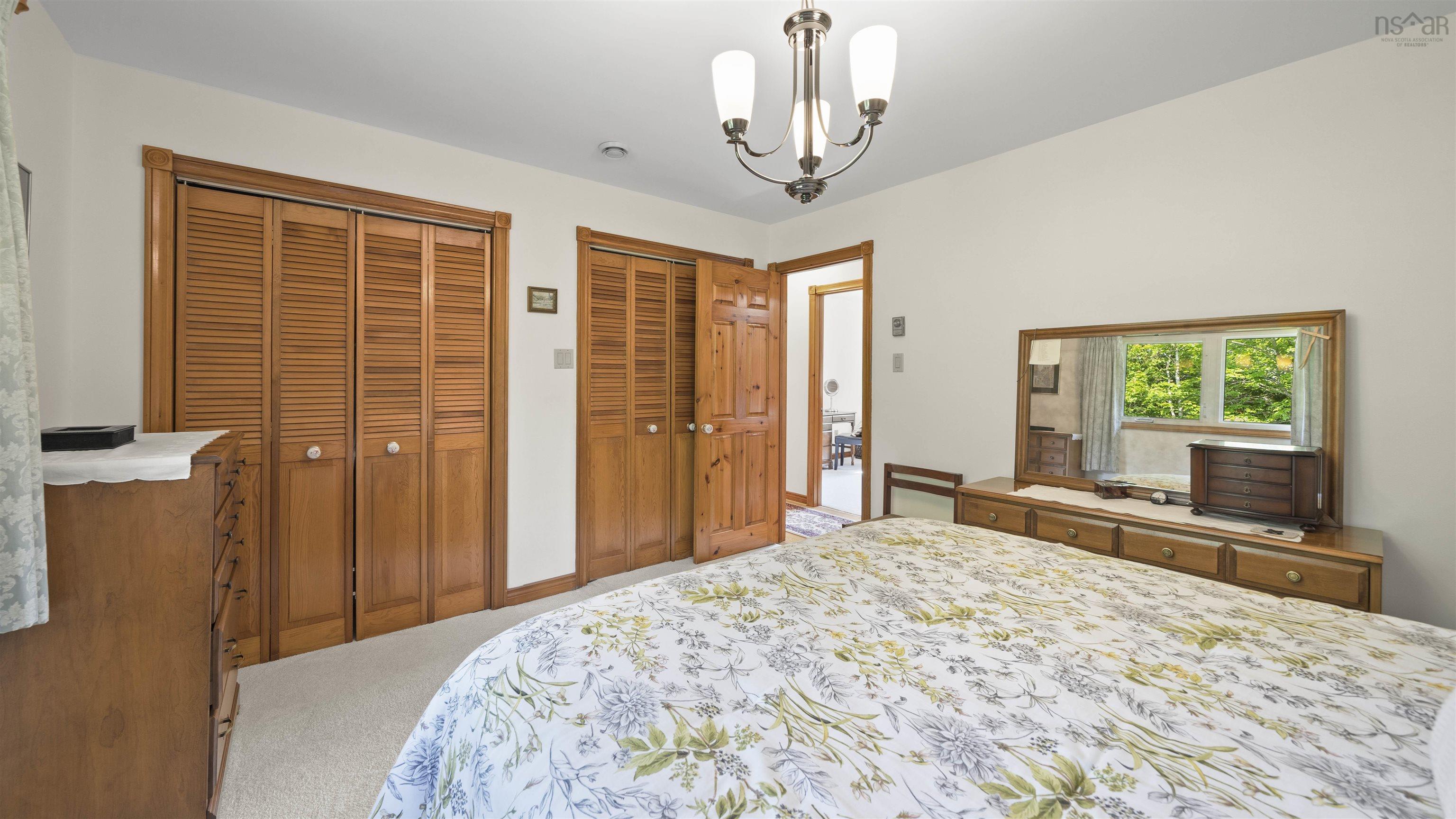 $524,900.00: 200 Bayview Drive, Whites Lake