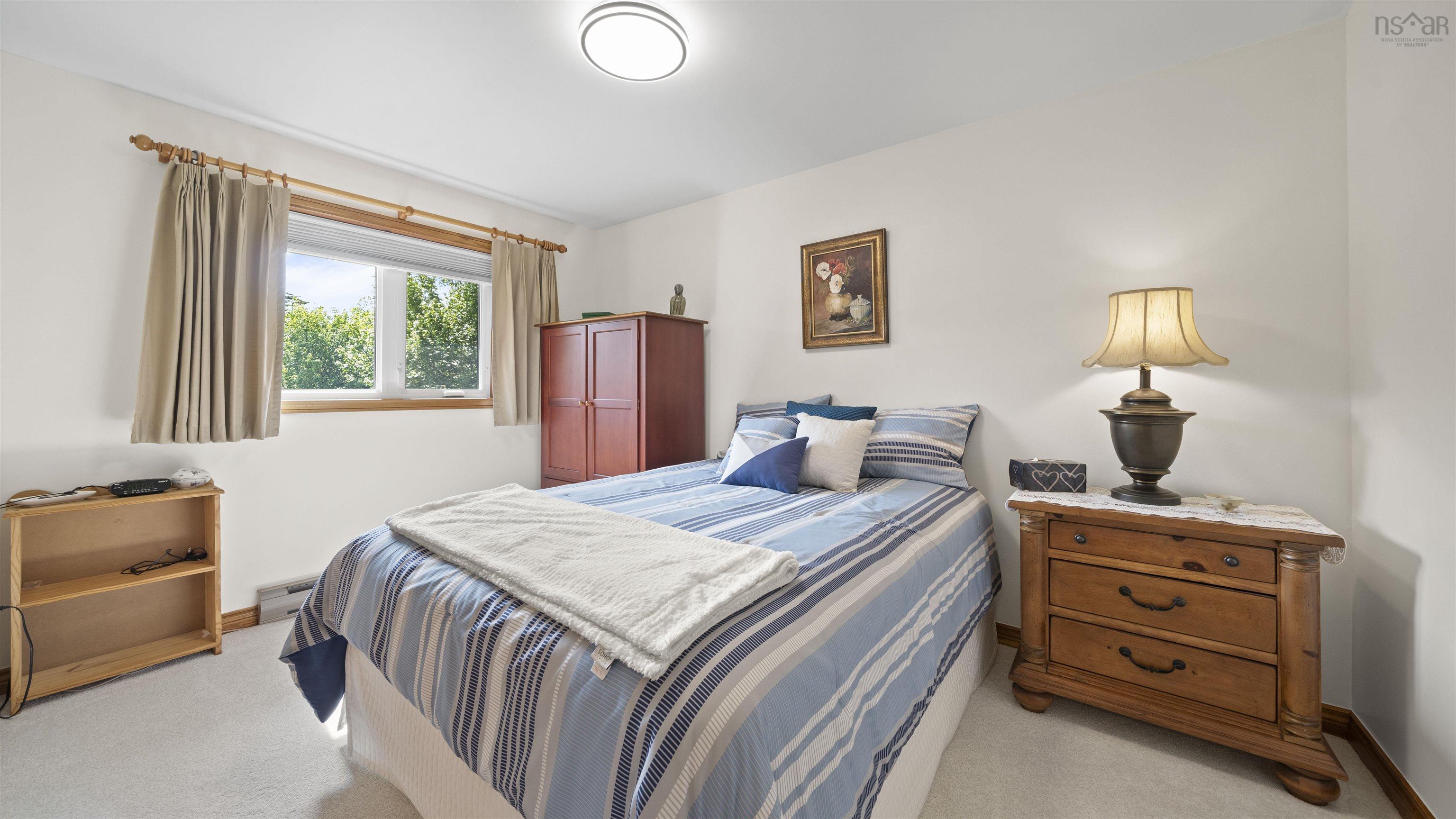 $524,900.00: 200 Bayview Drive, Whites Lake