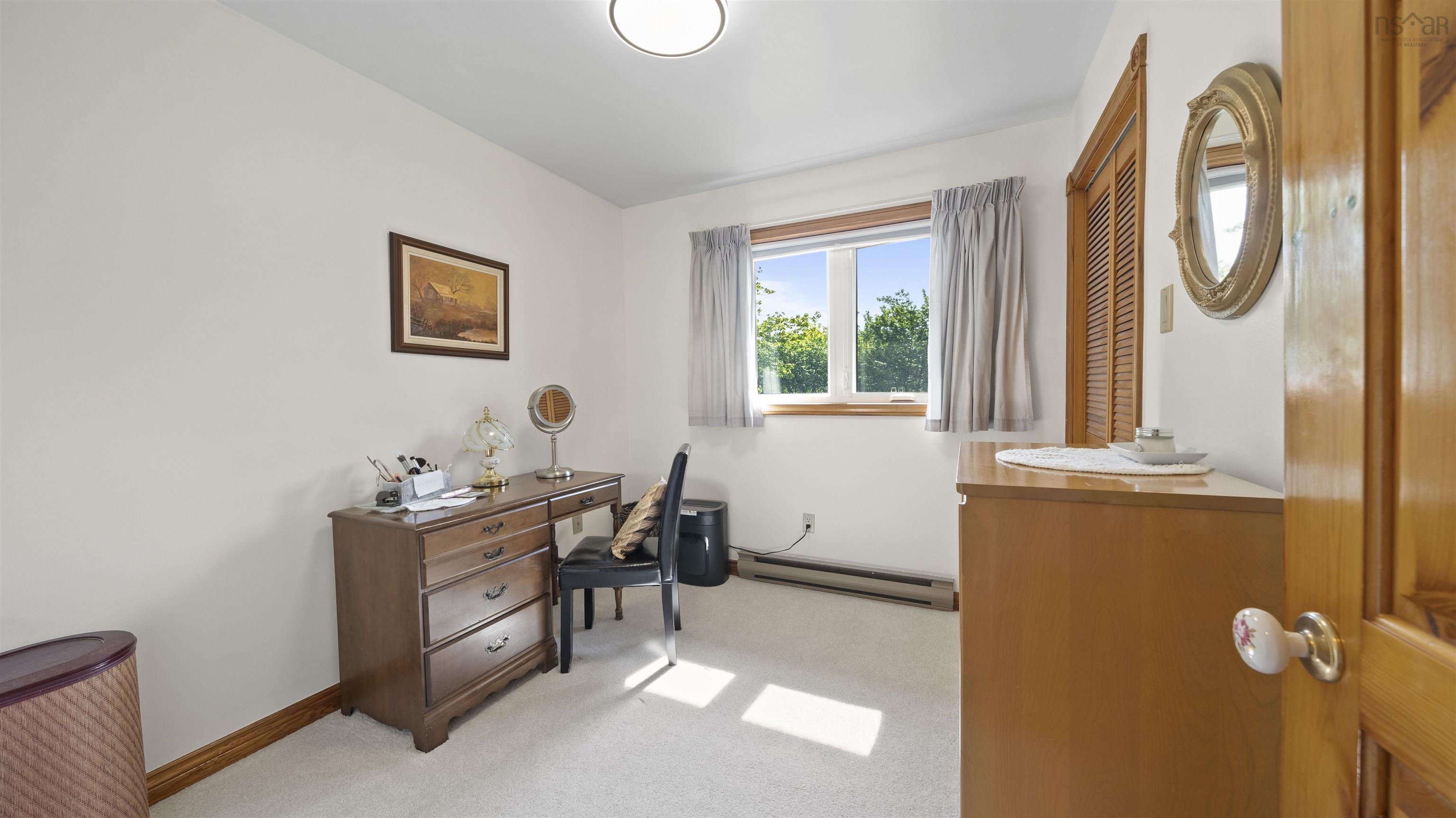 $524,900.00: 200 Bayview Drive, Whites Lake