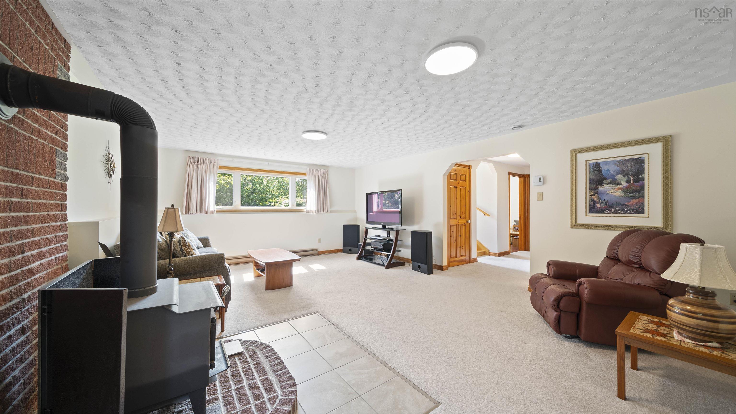 $524,900.00: 200 Bayview Drive, Whites Lake