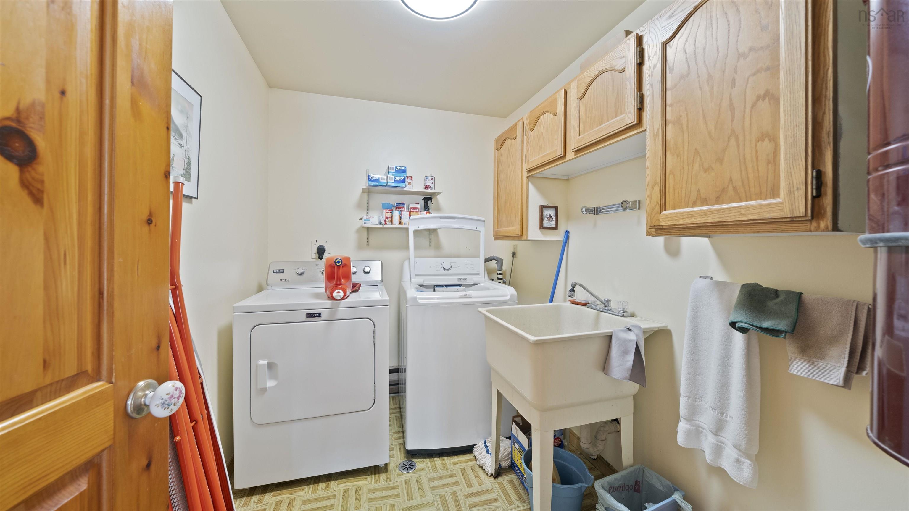 $524,900.00: 200 Bayview Drive, Whites Lake