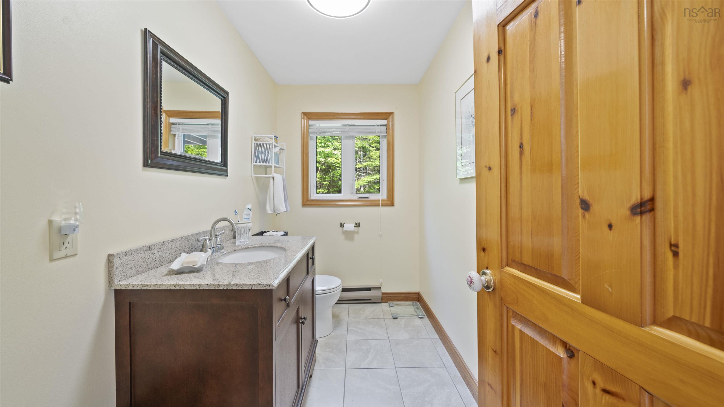 $524,900.00: 200 Bayview Drive, Whites Lake